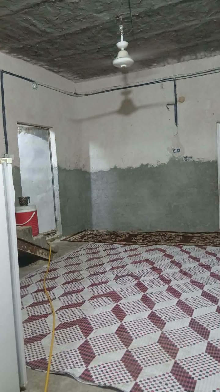 يا الله بيت للبيع حي الحسن مقابل المطار 100 متر عايز تبييض بناء جديد مرقم بلديه مشمول بل تطويب السعر 18 وبي مجال ***********
