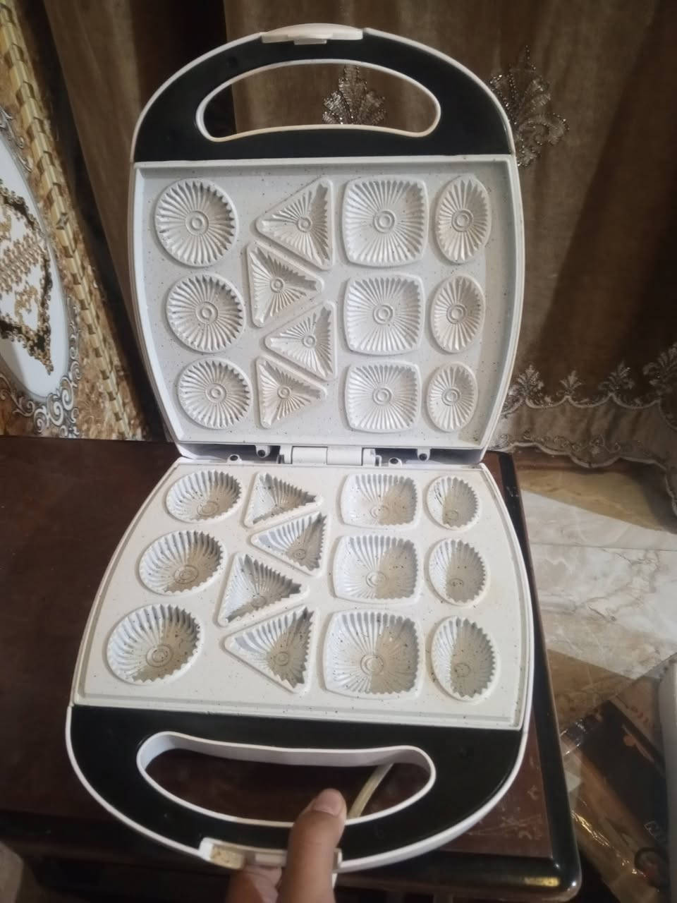 طباخ اكليجة كلش حلو ما مستعمل اهواي***********
