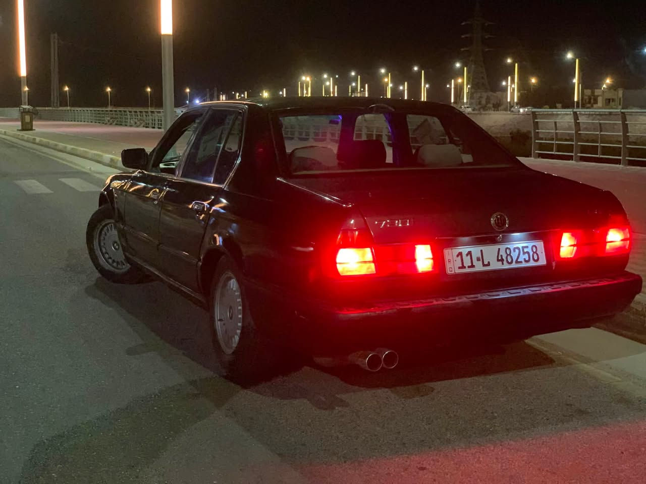 يالله السلام عليكم  للبيع او مراوس
بي ام دبليو 730موديل 91 رقم بغداد اجنبي سنويه جديده تحويل مباشر مكينه كير خير من الله الكشر كدام عينك السياره احله من الصور داخل حلو مرتب بجم عريض مكينه  30ماصدات  اسوار صليب عالي زنون ناصي عدسات بلوجكتر عدسات دعاميه امامي  مال V8 تايرات امامي كلش نضاف الخلفي نص عمر ويل شمس مسجل سماعات شغال لد سحب نشره داخل الدشبول هورن فول رون كيج  سرعه شغال كهربايات كلها شغالات السياره بدون فتحه السياره احله من الصور بهواي السعر (40)او بيها مجال  للطيبين شوفها واني حاضر مكاني الرمادي 
***********
