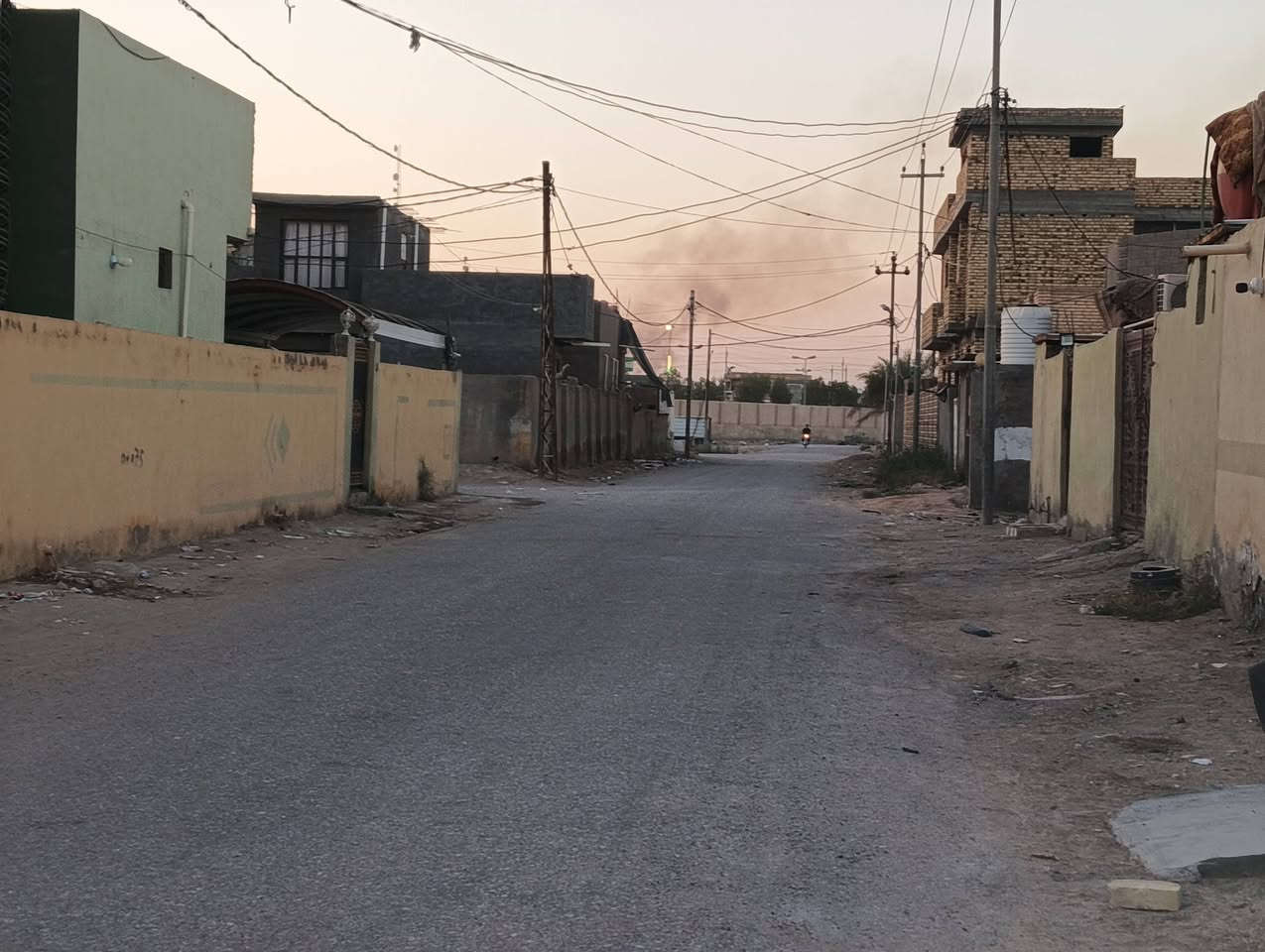 سلام عليكم الدار البيع واقع حال... طابو  ملك صرف مساحة 300 متر
واجهة 15
نزال 20 

تتوفر فيه جميع الخدمات السكن 🏠

📍الموقع حي نصر وره البانزيخانه
( قرب نفوس جديده ..)

#للإستفسار   
نتصل على رقم ***********
