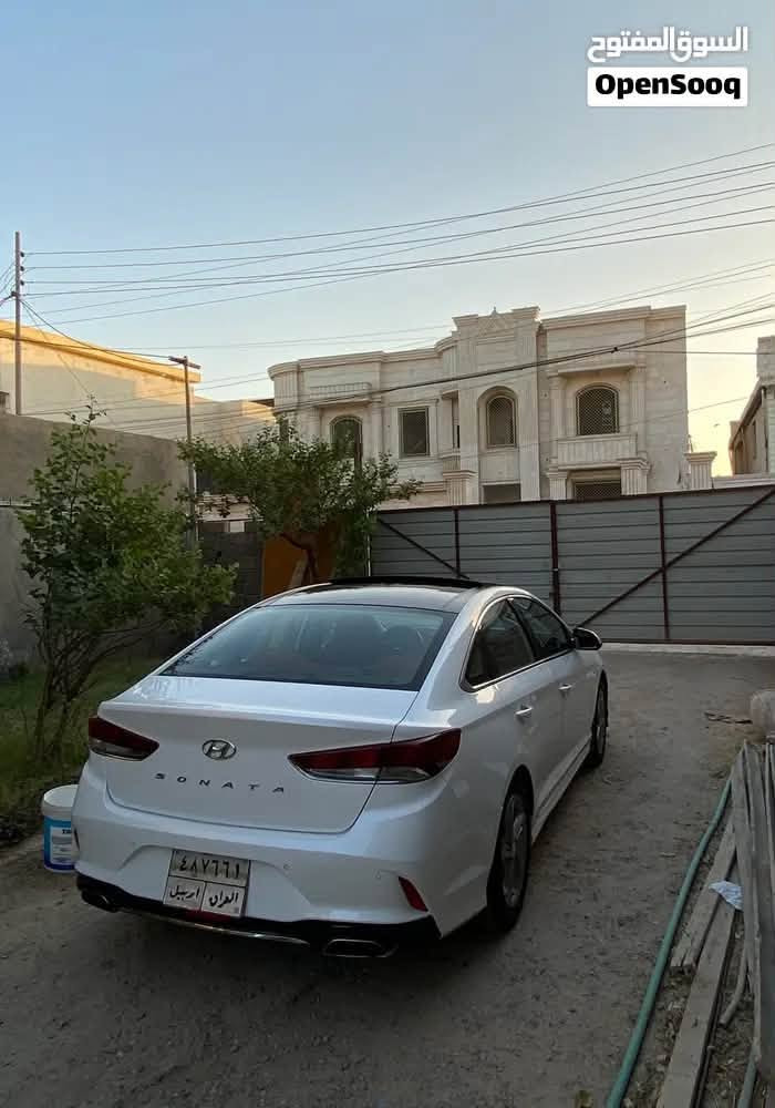 السلام عليكم 
سوناتا 2018 
خليجي فول بانوراما
ماعدة البصمة سويج ومحوليها بصمة  
محرك 2400 كزوزين 
مكفولة ماعدة شخط بل جاملغ الخلفي 
كشنات جلد مشمشي 
جديدة السيارا 
رقم أربيل
سعر السيارا 165 ورقة وبيها مجال 
مكاني بصرة براضعية 
***********
