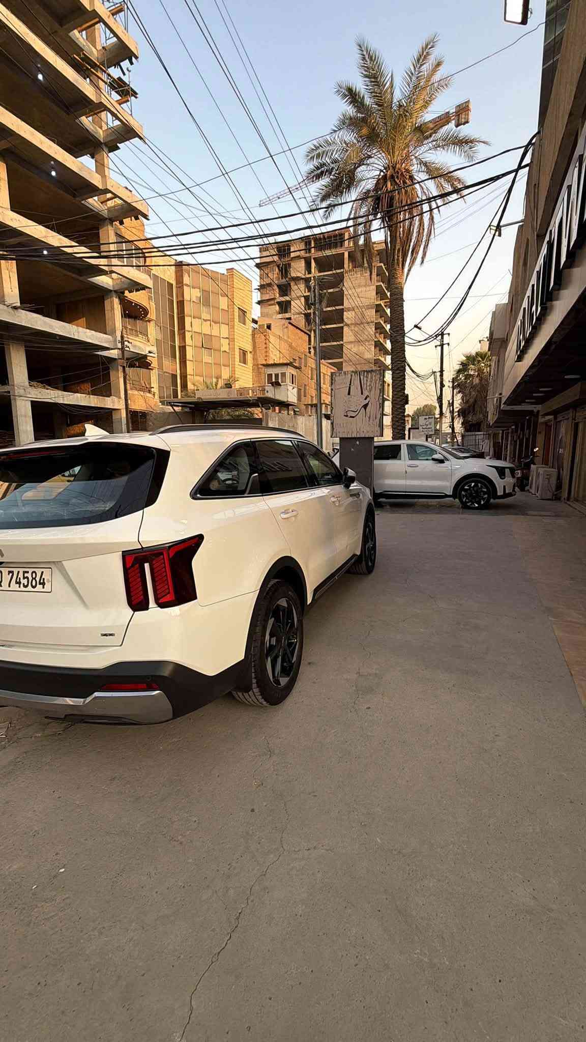 سورنتو موديل 2024 خلجيه وكاله مكينه 6 سلندر
ماشيه 27 حقيقي
السياره اعلى فئه 4x فوول موصفات  
داتة شوب 
جنطه كهرباء 
داخل جلد 
كشن تدفئه تبريد 
كراسي كهرباء 
شاشه متصل 
ويل 20 
شحن واير ليس 
السياه مكفوله من كلشي عدا طخة بسيطه بالباب مرفقه مع الصور
السعر 320 ورقه  مجال كلش بسيط
عنوان السياره بغداد البلديات
رقم الهاتف /***********
