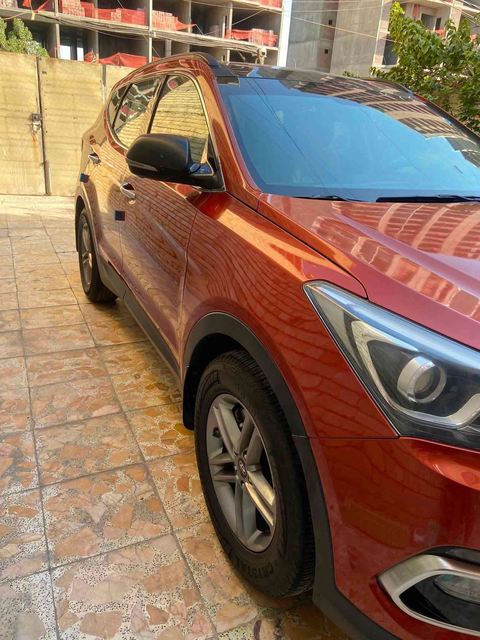 السلام عليكم سنتافي فئة الاسبورت  2017  وارد امريكي  لون برتقالي  محرك 2400 gdi  +3وضعيات للقياده +ايكو+ سبورت +عادي موصفات شاشة كامرات رادرات كشن جلد  تدفئة وتبربد  وكشنات الخلفيه تدفئه بردات خلفيه بلادي  بانوراما لايت زنون رقم بغداد السعر 130 مكان السيارة  الانبار فلوجه  الاستفسار***********
