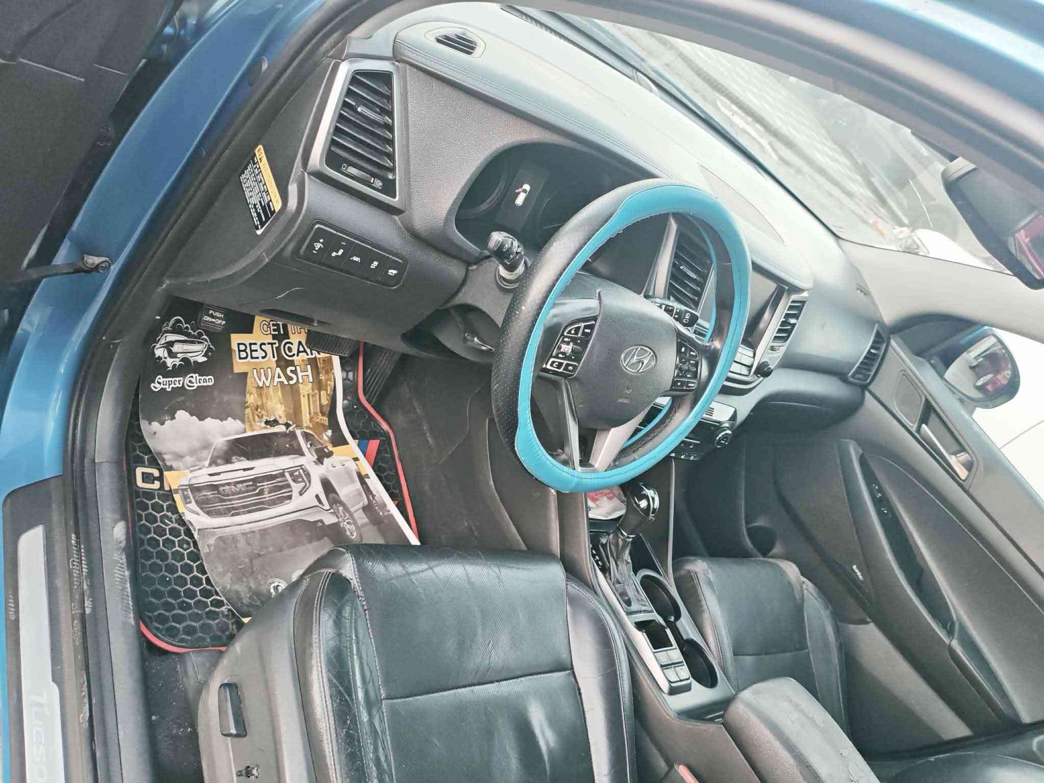 توسان موديل 2018 ليمتد 
محرك 1.6T AWD 
فول مواصفات 
كراسي جلد 
مقعد سائق كهربائي
تشغيل عن بُعد
دخول وتشغيل ذكي
مثبت سرعة
تحكم بالمقود
كاميرا خلفية
حساسات اصطفاف
تحكم إلكتروني بالمناخ
شاشة ونظام ترفيه
تحكم بالمقود بالصوت والاتصال
أنظمة ثبات وجر
مراقبة ضغط الإطارات
إضاءة نهارية
فتحة 
حساسات امامي خلفي  
باقي المواصفات الأخرى 
مكان السيارة بغداد 
للاستفسار *********** واتساب
