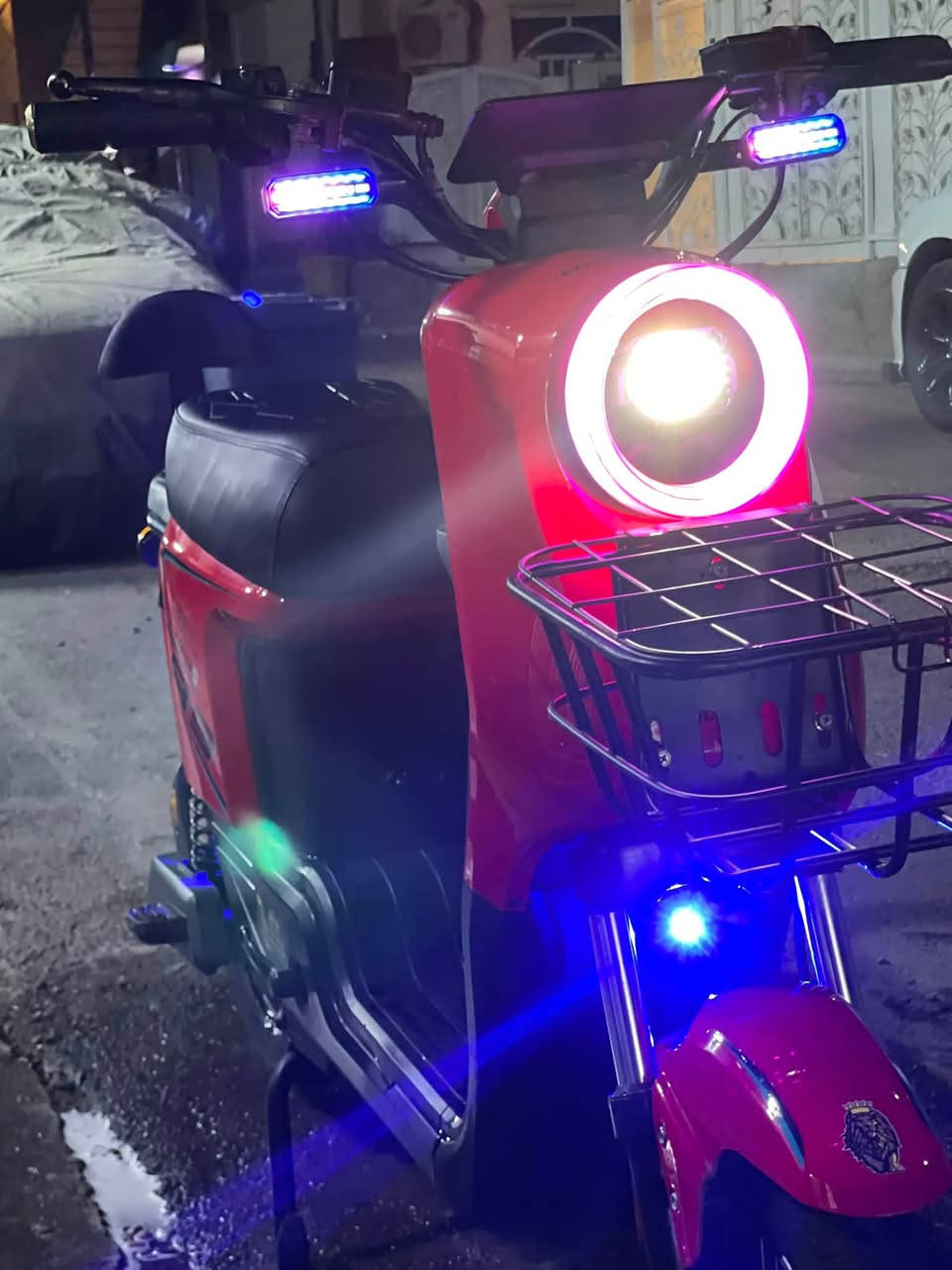 سلام عليكم
دراجه R9 نضفه كلش بطارياته ما متعوبات 
تمشي 109 شحنه يطول يوم كامل تايراته نضيفه 
مكاني بغداد حي الجامعه سعره الدراجه 625 وبيه مجال 
رقمي ***********
