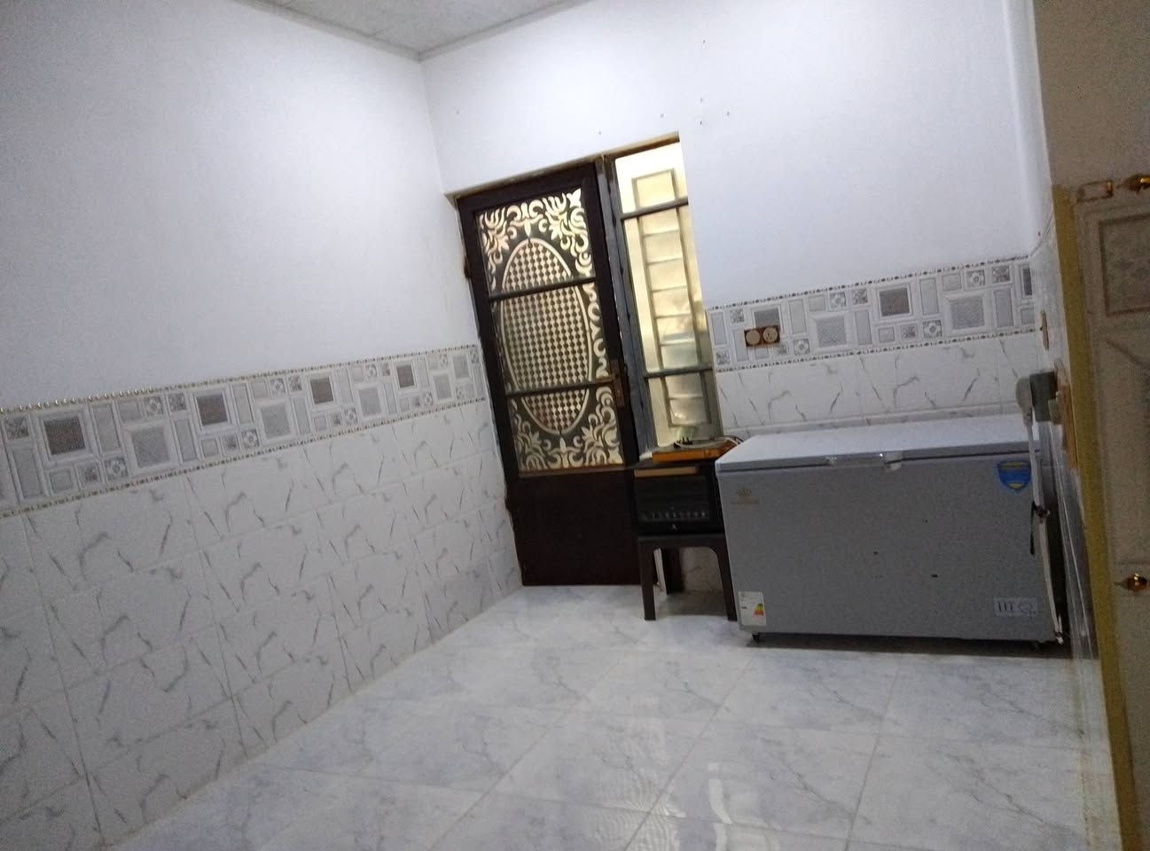 دار سكني كارت مساحه 100متر باص يحتوي على غرفتين نوم وستقبال وبطبخ وصحيات وبيتونه كبيره واكراج خدمات ماء كهرباء تبليط العنوان حي السماح الأولى خلف جامع طه السعر 58وبي مجال 
***********
***********
