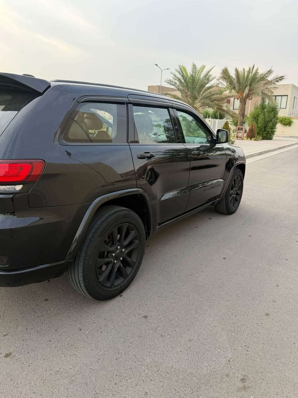 السلام عليكم
للبيع جيب بلاك توب 2019رقم بغداد باسمي 
وارد امريكي سياره كلين مكفوله فقط طخه دعاميه الاماميه
مواصفات 
حساسات خلفيه 
صندوق كهرباء
كشنات جلد 
توقف ذاتي عنده الرجوع 
ومواصفات اخرى كثيره
📞 *********** 
متواجد واتساب
