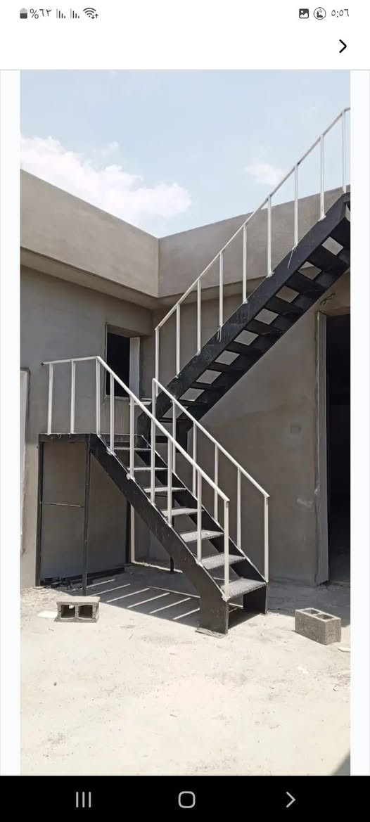 حدادة عامة  عمل درج الطواريء و درج البيوت و محجرات و قمريات و كرفانات و أبواب و الشبابيك الرقم أو الواتساب ***********
