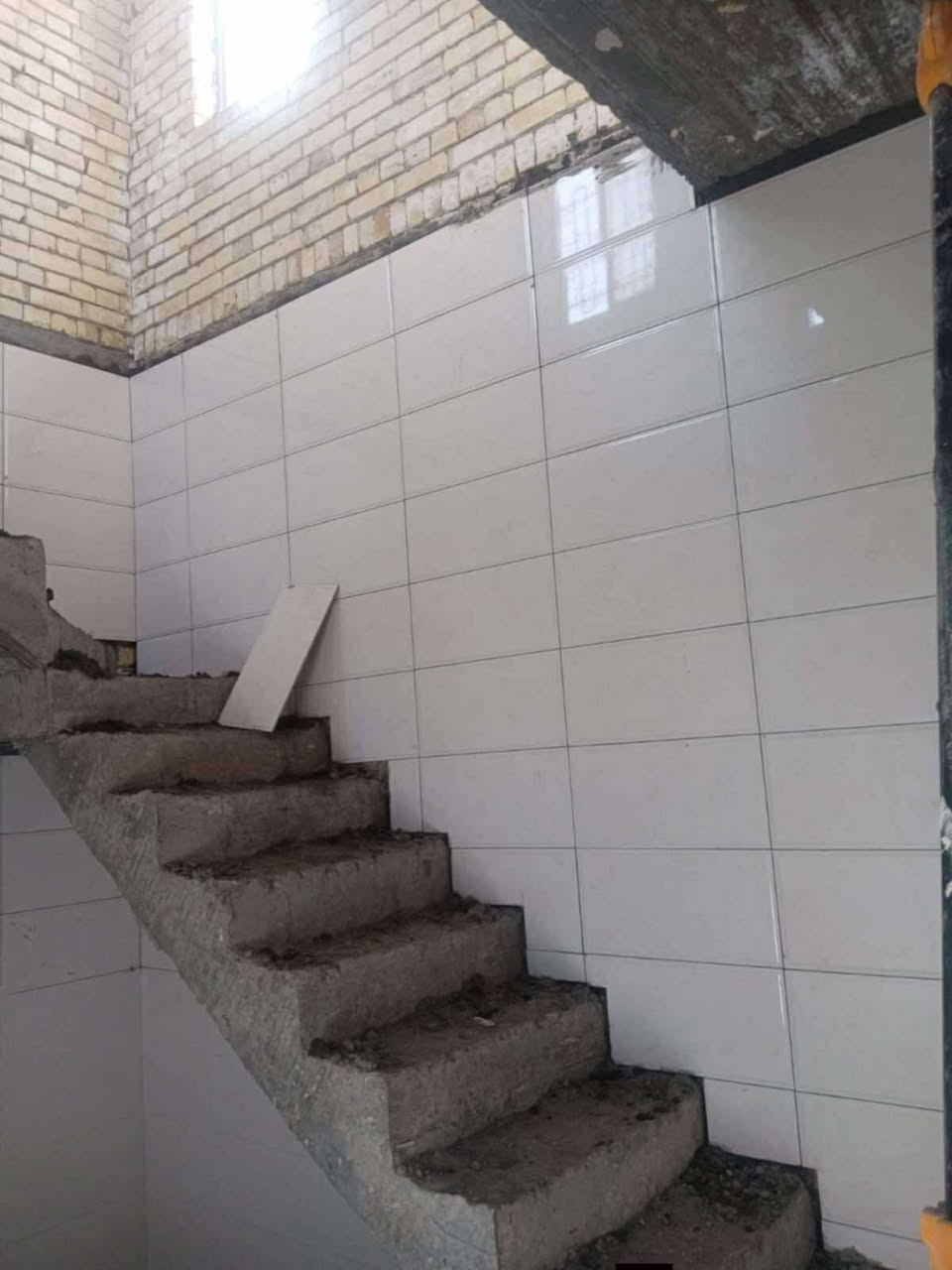 خلفه سيراميك درجه اولى متفرغ حاليا ***********
