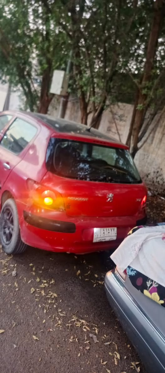 سلام عليكم سياره بيجوه فرنسي ٢٠٠٥ السياره كلك بدون تحويل بس اكفلك كلشي من سرقه ودوله وغيره رقم ديالى السياره رايده ب٢٠ ورقه مكاني بغداد حي القاهره 
للتواصل ***********
