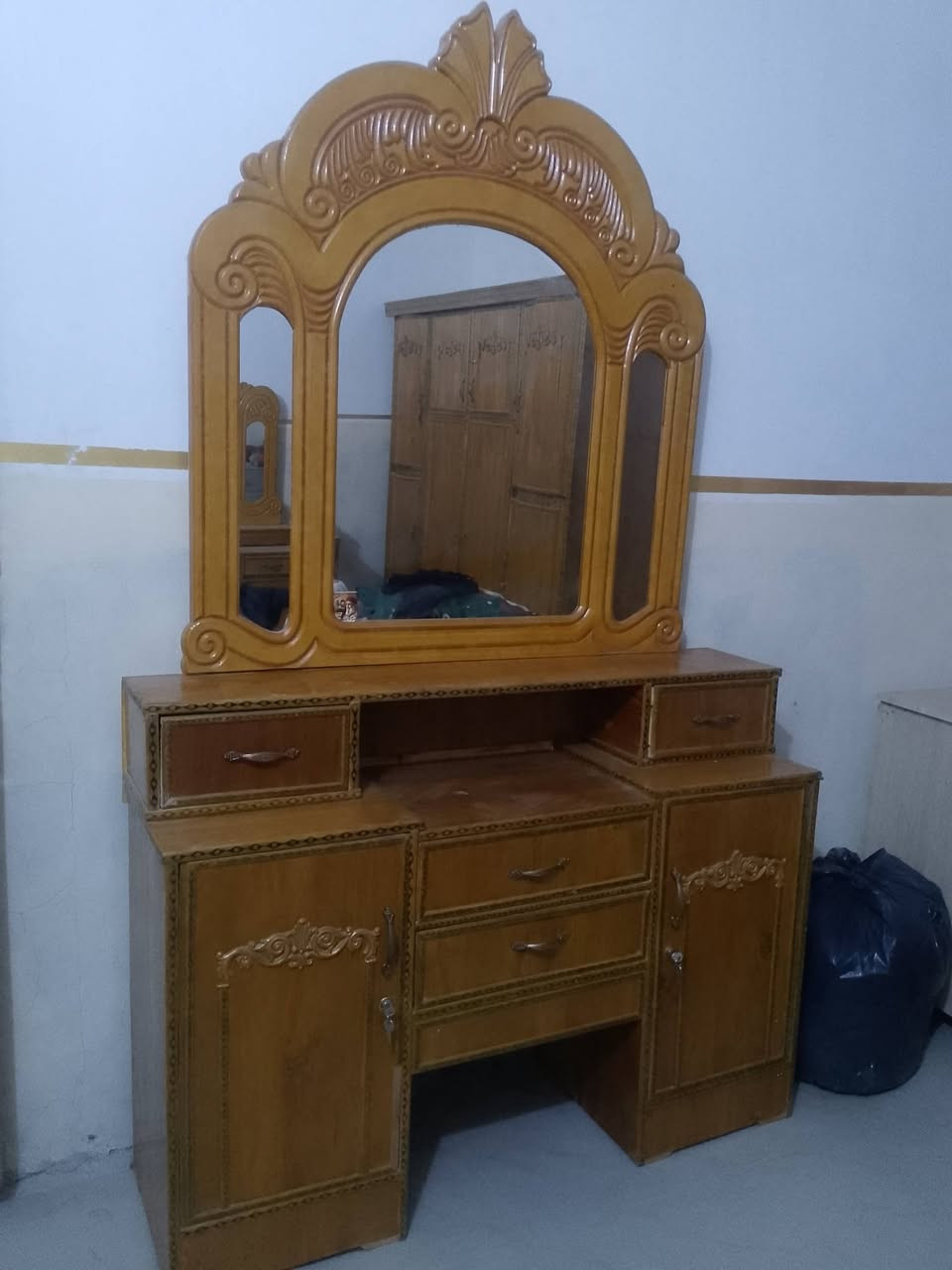 غرفه للبيع سعر 450 العنوان حبيبيه شارع السجه ***********
