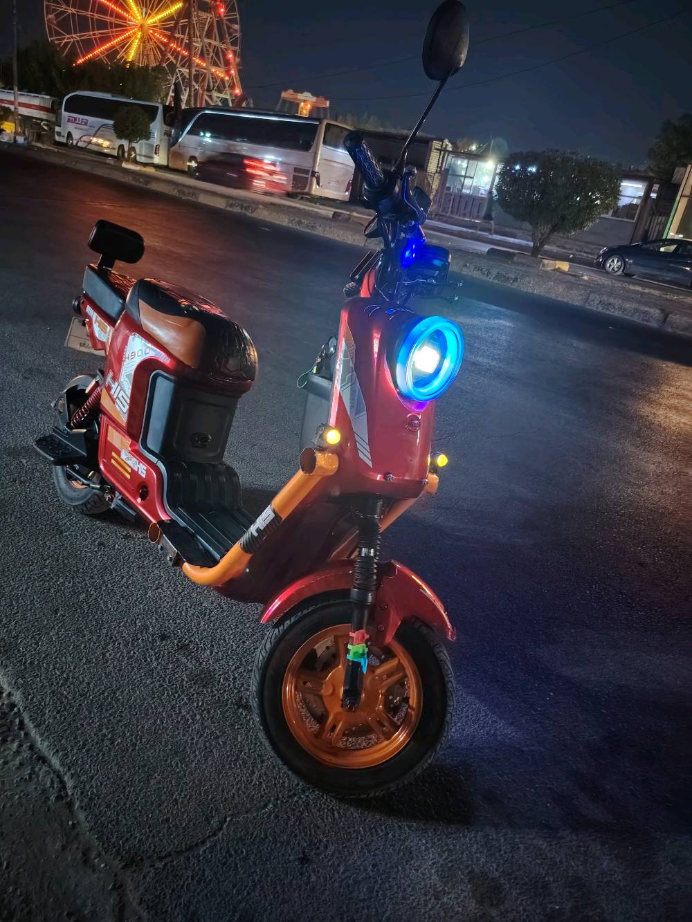 سلام عليكم عدي دراجه شحن لبيع نوع اكس 900دراجه حلوه وجديده تخبل بطرياته جدد دبل خمسه لكبار وسريعه 
كلش بيه بلاتوث لايتات عالي ناص بكاني  بغداد بل حبيبيه 
بيه 4سرع لسعر 375وبيه مجال لطيبين د، اجه شغاله تخبل تايرات جدد رقمي ***********بي واستاب