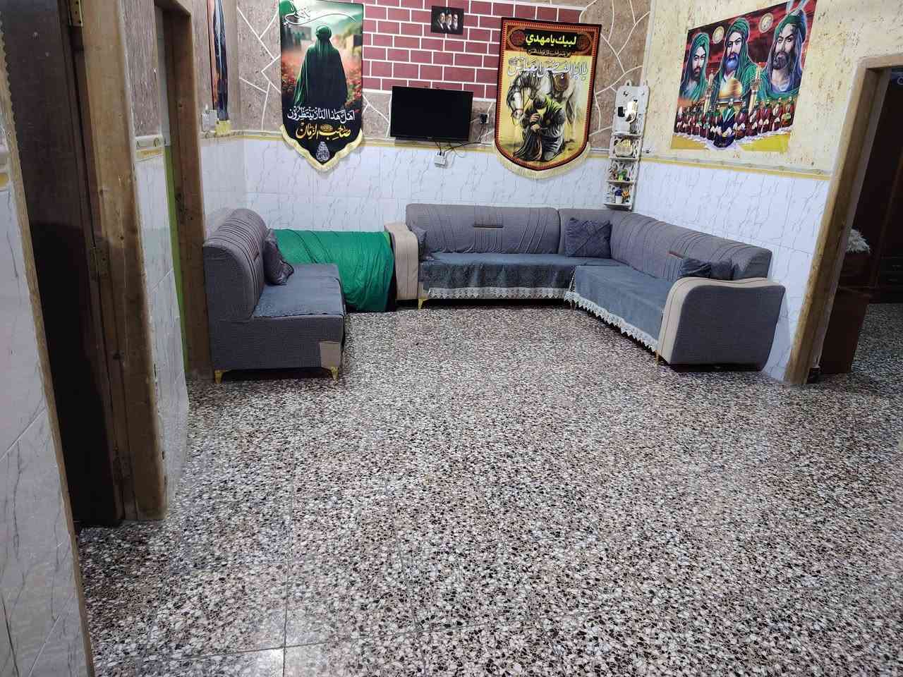 السلام عليكم بيت طابو صرف المساحه ١٥٠ ؟يحتوي على غرفتين وستقبال وصاله ومطبغ حار ومطبغ بارد حمام داخلي حمام خارجي البيت نظيق والسطح فرشي درجه اولى؟؟الحي العسكري حي الاصدقاء قريب على مدرسه الوقف الشيعي؟؟للستفسار،رقم صاحب الدار ***********..السعر المطلوب ٦٥...تحياتي للجميع @
