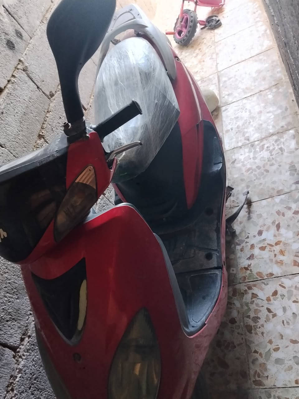 للبيع دراجه سيام كوري دراجه كاملة ونضيفة سلف هنكر كهربائيات شغالة حلوة الدراجة مكينة ناعمة وحلوة شلعة مشي تخبل تجي تفحص وتقتنع السعر 200بيهة مجال مكاني كربلاء حي الغدير يم الصورة للتصال *********** متواجد واتساب كذالك
