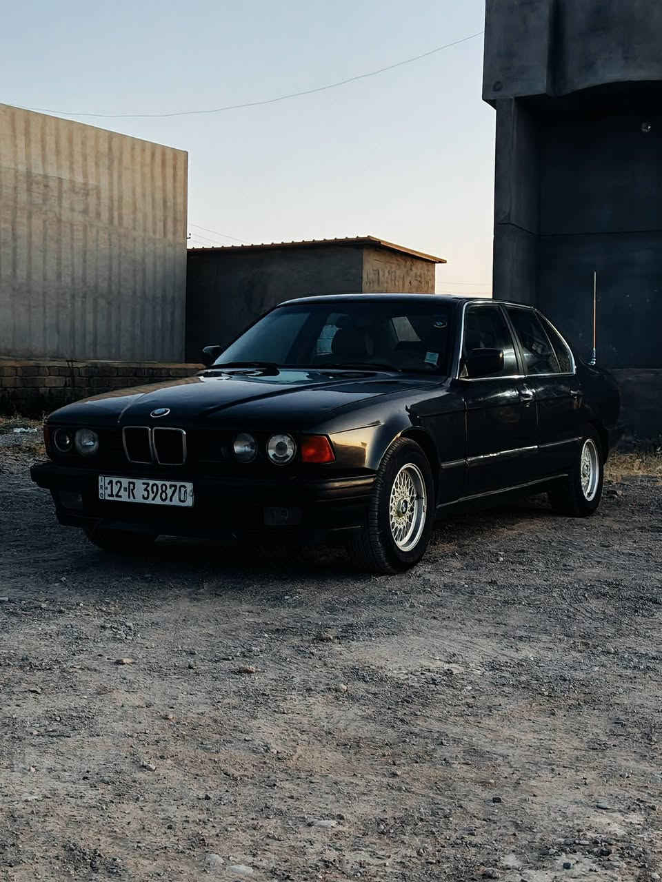 السلام عليكم 
                                                      BMW 735 
كير ومحرك شرط غرفة جلد كشانه كهرب فول توماتيك كهربائيات كلها شغاله تبريد قطعتين شرط بس كمبريسر منظومة جديدة صبغ بيها مكانات ابيع عام بدون طخات رقم نينوى دولي شرط التحويل السعر 47 ويرهم مراوس حسب القناعه ***********
