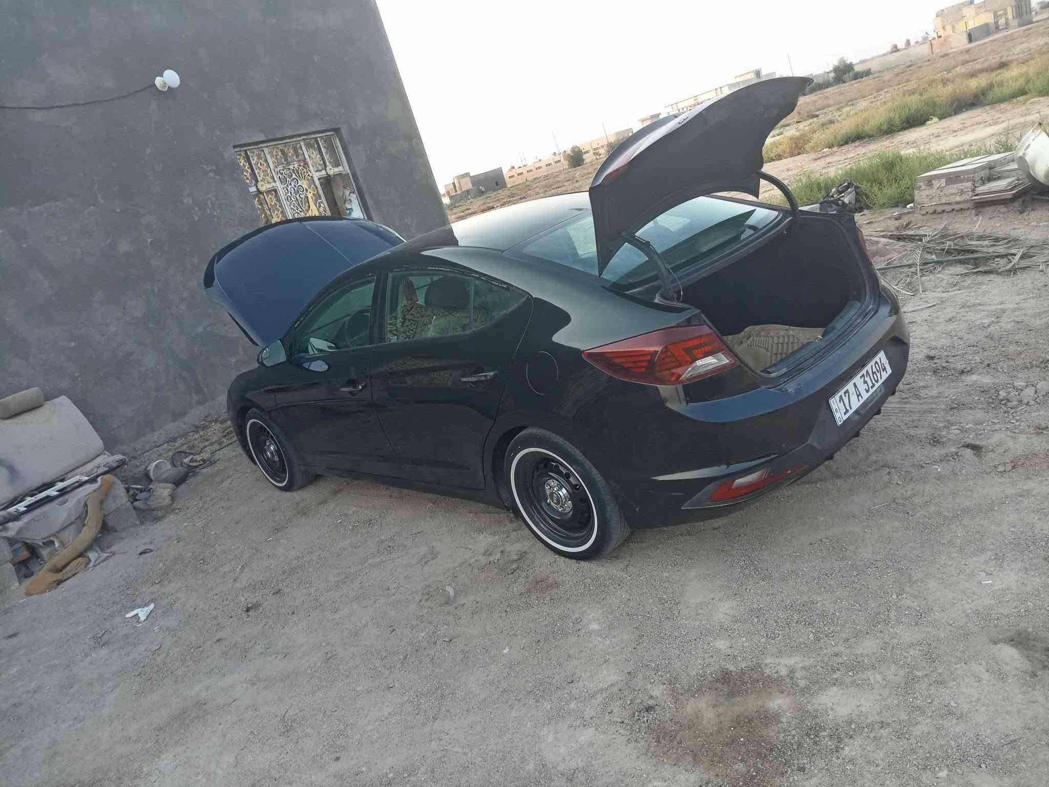 النتره ١٩ حره بسمي اريد مروس بتكسي بيه جملق فقط *********** مكان سماوه

نص مكتوب في الصور:
- اخ من هل عالم البائس Abdullah Alshbli