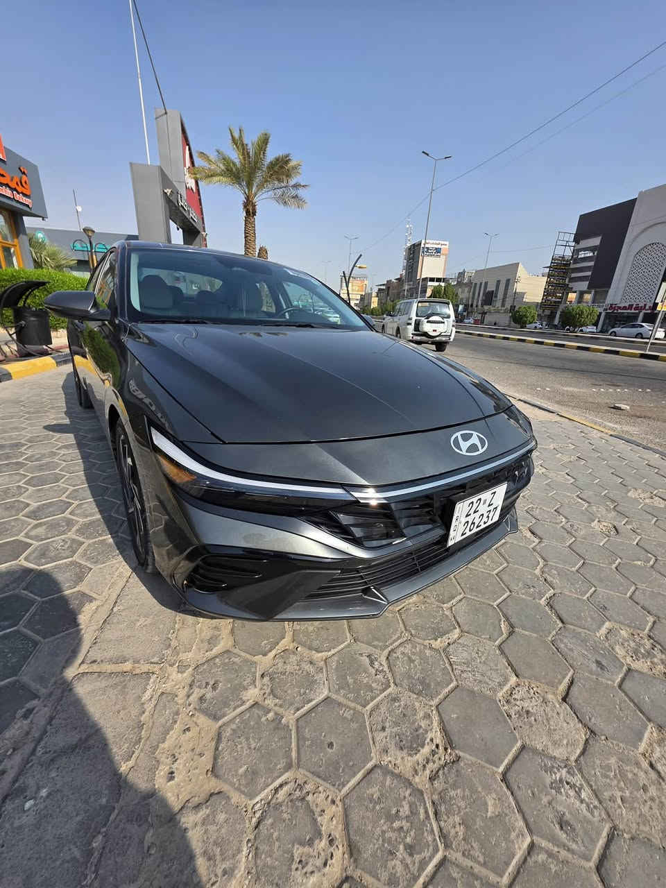 للبيع: هونداي النترا 2025 (فول لمتد - LIMITED) - وارد أمريكي 🚗✨
سيارة بحالة الشركة بلون زيتوني ملكي مميز جداً، أعلى فئة بالمواصفات (فول لمتد 1/1).
​📌 المعلومات العامة:
​الموديل: 2025
​اللون: زيتوني مميز
​المواصفات: وارد أمريكي (أعلى فئة لمتد)
​الرقم: أربيل (أوراق وهزاز جاهزة وتحويل مضمون)
​المسافة المقطوعة: زيرو
​المحرك: 2000cc دوش (DOHC) – اقتصادي وقوي جداً
​الضرر: بنيد فقط (سطحي بسيط)، والباقي كفالة عامة شاملة (شاصي، لغود، ايرباكات بلاد، وبدي بشرط الفحص والسنتر).
​⭐ أبرز المواصفات:
​أنظمة التشغيل والفتح: بصمة تشغيل + بصمة أبواب + تشغيل عن بعد + خاصية التشغيل والفتح عن طريق الكارت الذكي (NFC Card)
​المقصورة والراحة: مقاعد جلد فاخرة مع تدفئة مقاعد وتحكم كهربائي
​السقف: فتحة سقف كهربائية
​الشاشات والتكنولوجيا: شاشة لمس كبيرة تدعم (Apple CarPlay & Android Auto) + شاشة عدادات رقمية بالكامل (دشبول ديجيتال) + شاحن لاسلكي (Wireless Charger)
​النظام الصوتي: نظام صوتي فاخر (Bose)
​أنظمة الأمان والرادار: رادار تحديد المسار + مانع تصادم واستشعار أمامي + رادار النقطة الكوراء (العمياء) + تنبيه حركة المرور الخلفية
​الكاميرات والحساسات: كاميرا خلفية دواشر عالية الدقة + حساسات اصطفاف
​الفرامل والقيادة: سايد بريك أوتوماتيكي (دكمة) + نظام Auto Hold + أنماط قيادة متعددة (Eco / Normal / Sport)
​الإنارة والظهر: إضاءة فول LED أمامية وخلفية مع الشريط الضوئي الممتد + ويل كب حجم كبير بتصميم لمتد الخاص
​التبريد والمرايا: تبريد لمس قطعتين مع فتحات تبريد خلفية + مرايا جانبية كهربائية (شفط)
​📍 المكان: النجف الأشرف حي الصحه 
💵 السعر: 185ورقه  
📞 للتواصل والاستفسار: [***********]
