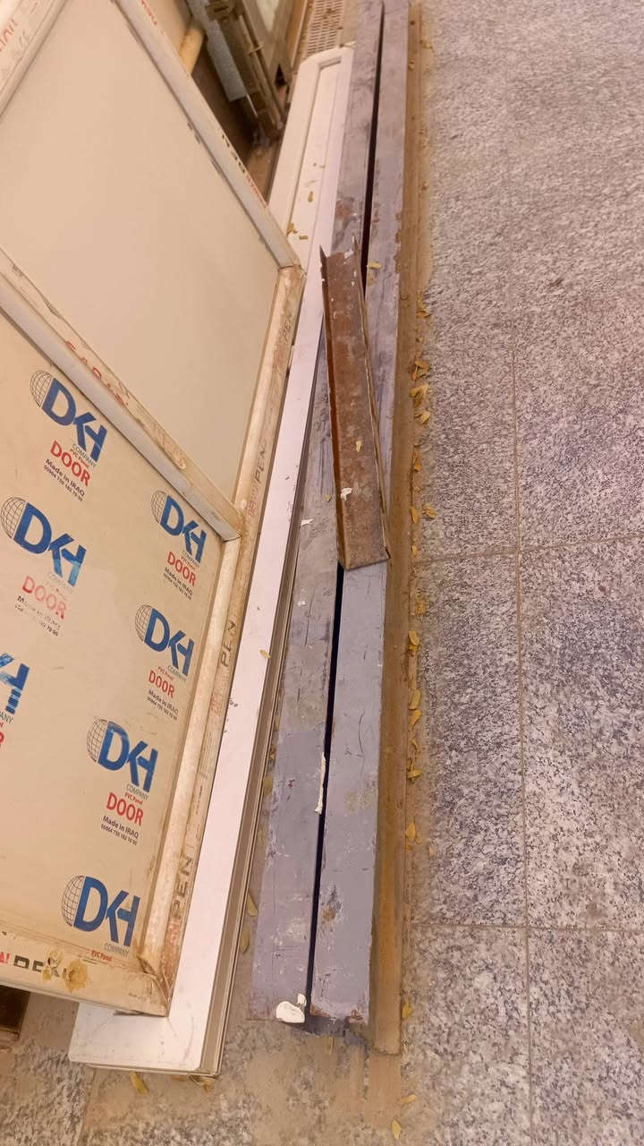 قاطع pvc + باب + شيلمان عدد٢ + فتحة مفرغة 
السعر ١٠٠
*********** واتساب
