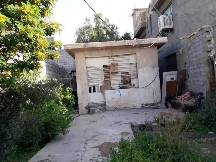 سلام عليكم دار للبيع  مساحه120 جنس زراعي سند 25 يحتوي من كراج واسع و غرفتين و خدمات و ترك خارجي و مطبخ سعر 35 وبي مجال موقع البيت الشعب منطقة السريدات القديمه مربع الثالث رقم الهاتف ***********

