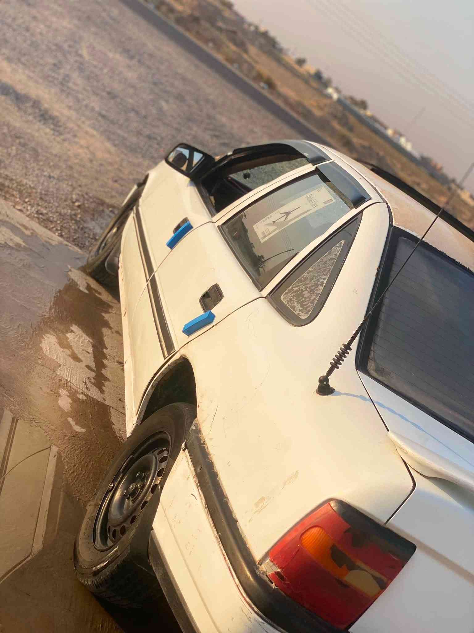 فيكترا • ١٩٩١ • محرك ١٫٨