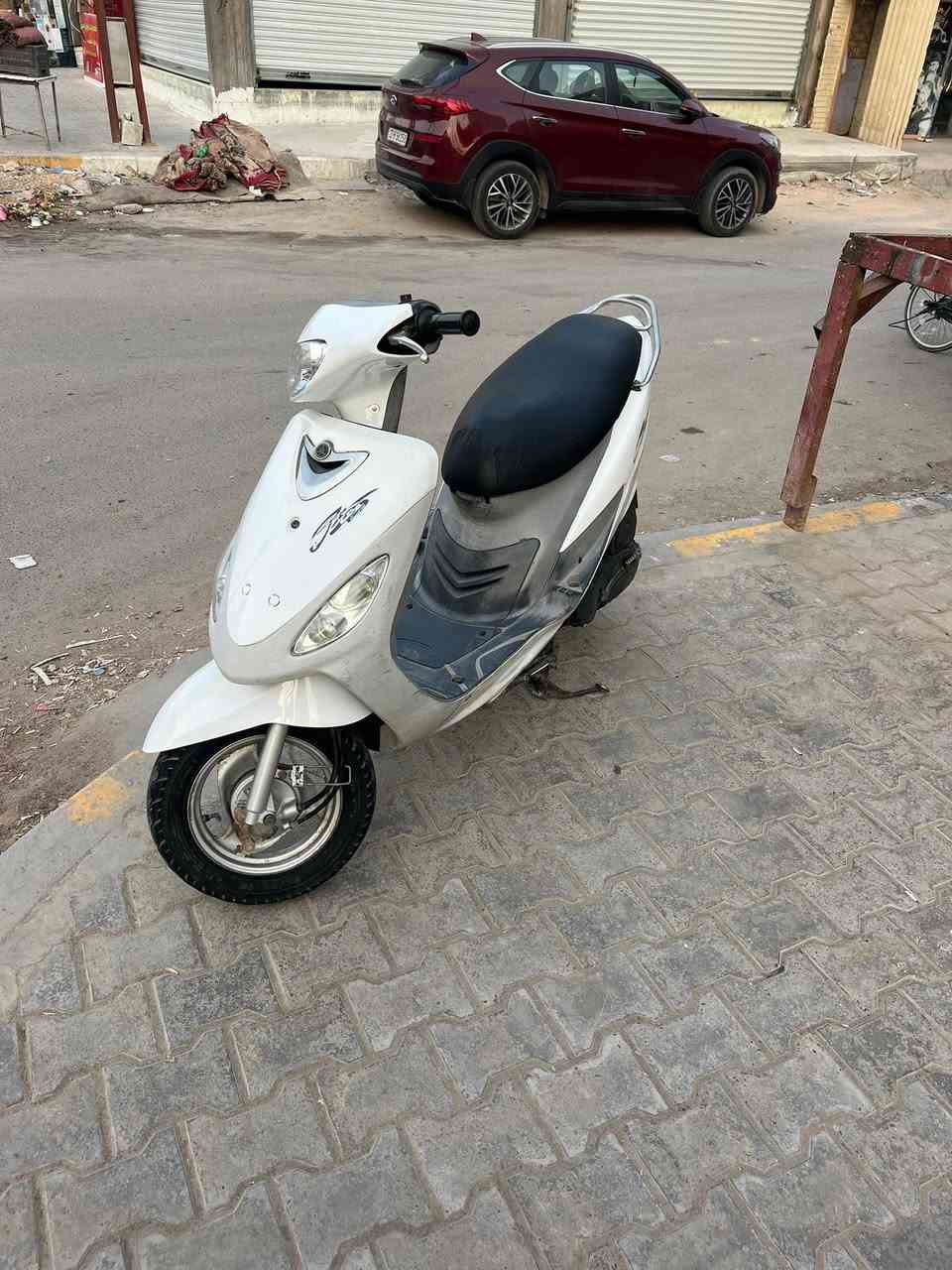 سلام عليكم دراجه ماكس منغولي وكاله ما بيها اي نقص كلها شغاله انضف من الصوره جديده سعرها ٧٠٠ وبيها مجال حق الجيه بلاديه ٤٩ مكيناتها بلادي مكاني حله حي الشاوي الرقم 
***********
