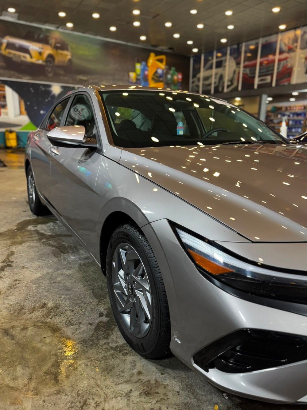 السلام عليكم 🌹مرقمه كامله بيها رقم 

2024 HYUNDAI ELANTRA SEL 🇺🇸

🛣️ الماشية: 13 ألف ميل

المواصفات:
✅ محرك 2.0 لتر (4 سلندر)
✅ جير أوتوماتيك
✅ تشغيل بصمة
✅ دخول ذكي
✅ شاشة كبيرة
✅ Apple CarPlay & Android Auto
✅ كامرة خلفية
✅ حساسات خلفية
✅ مثبت سرعة
✅ تحكم كامل بالستيرن
✅ رادار أمامي
✅ نظام الحفاظ على المسار
✅ تحذير النقطة العمياء
✅ تحذير حركة المرور الخلفية
✅ إضاءة LED
✅ جنوط ألمنيوم
✅ مرايا كهربائية
✅ بلوتوث وUSB

✔️ بدون شاصي
✔️ بدون لغد

✔️ الإيرباكات، الستيرن، الدشبول، والطاكات 

الحادث بأمريكا: جاملغ باردوبنيد نفسه معدل على كد شبر كلير فقط.

ملاحظة: بها طخة خفيفة من دراجة داخل العراق، كما موضحة بالصور، ولم يتم تصليحها.

📍 بغداد – اليرموك

📞 ***********