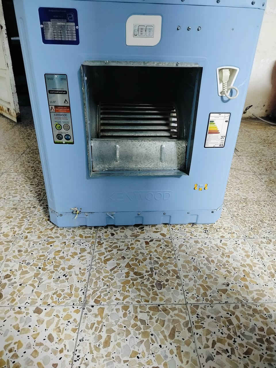 مبرده للبيع نضيفه السعر 150بيه مجال بسيط  العنوان بعقوبه التحرير  لتصال على الرقم الهاتف فقط ***********
