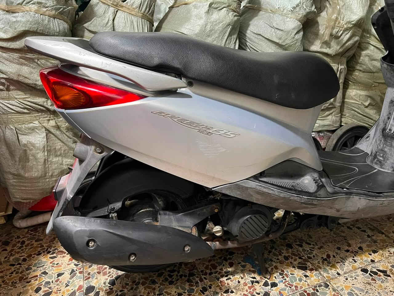 السلام عليكم
بريز لايت فوگ كلها ختم واحد مكفوله للأخير جيب وياك فيتر وتعال أفحص كهربائيات كلها شغاله بس الفشگه الخارجيه طاگه يرادلها لحيم لا نضوح لا صوت سليمه صور المحرك منشورات السعر 750 وبيها مجال *********** فقط واتساب موجود مازنجر
