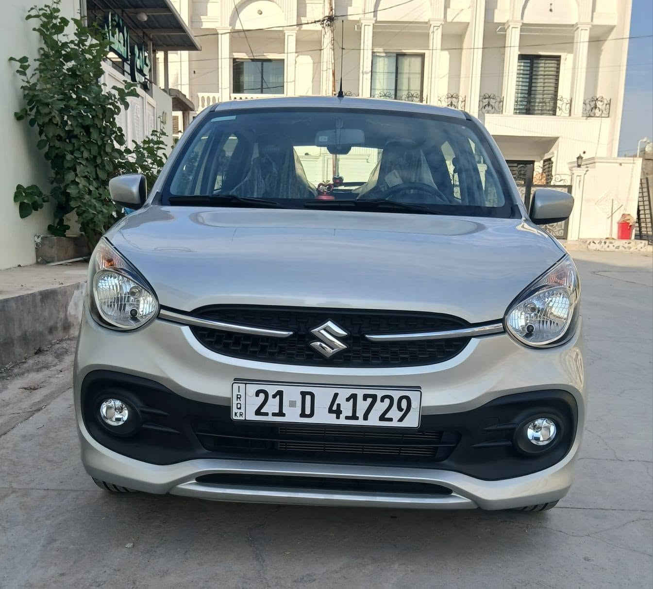 <<  سازوكي >> SUZUKI ياباني شكل جديد. 
- سعر السيارة (( ٨٧ )) ورقة فقط...وبي مجال.
-أتصال علرقم *********** أسيا
واتساب ***********
-موديل السيارة[[ ٢٠٢٣ ]] ...سيارة سحب شركة/زيرو/ كلين تايتل مواصفات خليجي بدون صبغ وبدون تعديل بارد ماشية فقط (( ١٣ )) ثلاثة عشرا الف كيلومتر حقيقي فقط يعني بعدها زيرو والسيارة مرقمة شمالي (( رقم سليمانية دولي )) حرة بإسمنا والسنوية جديد وشرط التحويل. 
-لون السيارة مميز (( سلفر )).
- مواصفات السيارة خذمات خليجي داخل سيارة مطعم رصاصي وأسود وبرونزي... كير اوتوماتيك..مكينة ياباني علبلاد أقتصادي..تدفئة..تبريد ثلج..شاشة اندرويد بلادي مواصفات خاصة..تحكمات أستيرين كاملة المواصفات..بلوثوث..جامات كهرباء..مانع تزحلق..اي بي أس..كاميرا بلاد..حساسات خلفية بلادي..ستوب لايت..بلاجكتور..مرايات كهرباء..أشاير بجاملخ..أسبير جوكر علشركة...ويل كروم أسود بلاد شركة حجم اطارات ١٥ جديد..سويج جداحة عدد×٢ قفل مركزي نظام سنتر لوك..أطفاء ذاتي عند توقف سيارة/مواصفات رادار..مانع ضباب..نظام أيرباكات علبلاد...يو بي أس...غراض بلاد شركة بعدها بيه... لاواصق ولايلون ولزكات شركة بعدها بية.
-مكان سيارة كركوك. كركوك, العراق

نص مكتوب في الصور:
- Galaxy A15