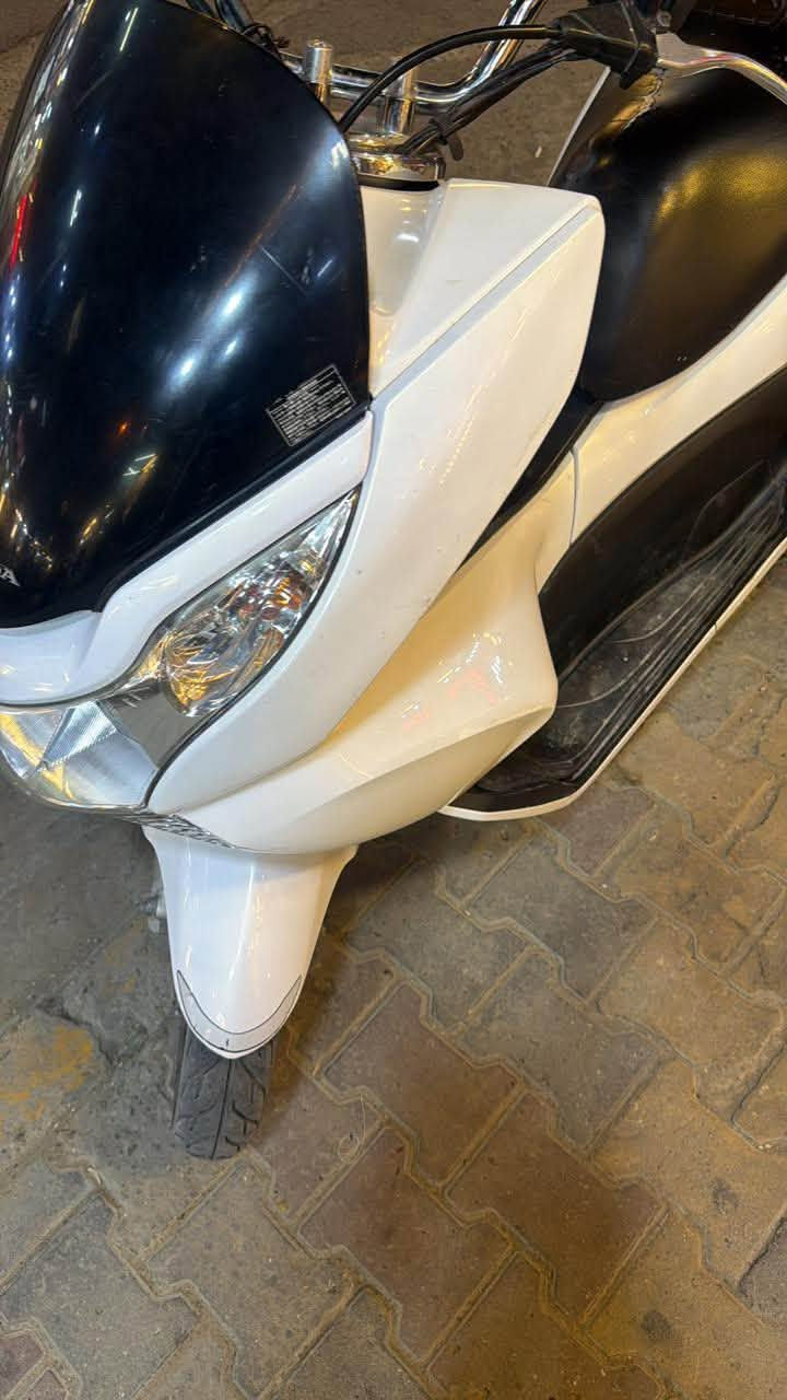 Pcx125jf

PCX125JF
سلام عليكم 
اخوان دراجة pcx125 الياباني للبيع فقط

الدراجة مثل متشوف نظافتهة ب الصور دراجة ياباني
دراجة نظيفة مكفول المكينه والكفرات كله اصليه
دراجة اي قطعه تجاري مابيهة وتجيب فيتر تفحص وتتأكد

بدلت فقط قطعه العداد عطلت وبدلتهة بقطعه مال تفصيخ من حسن 
دراجة بعد كدامكم وبالواقع احلا من الصور
المكان /بغداد/ساحة عدن
الرقم /***********
السعر 1350 وبيهة مجال حك الجيه
