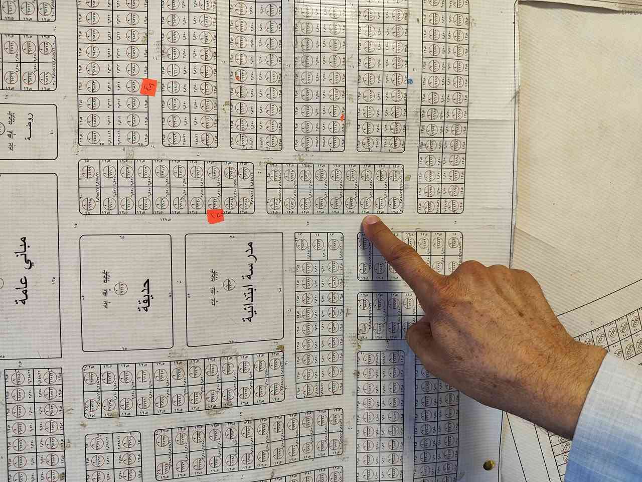 بسم الله الرحمن الرحيم قطعة ارض للبيع  الفلوجة حي الشهداء                 16730رقم قطعة مساحة 125 متر مربع شارع 15خامس قطعة عن شارع أربعين بل قرب مدرسة صينية ومتنزه كامل خدمات بس نقص تبليط بسمي  سعرها 53000000. بعدة مجال بصيط تحويل مباشر مني ستفسلر ***********.      ،/***********
