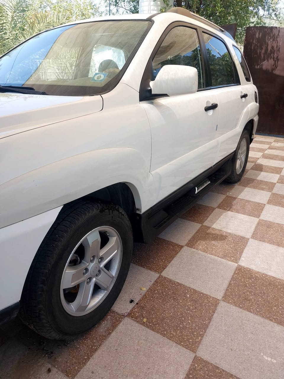 السلام عليكم ورحمة الله وبركاته 
سبورتج موديل 2009 خليجي فول مواصفات 
سليت فتحه صقف 
رقم بغداد الدولي الجديد 
4دسك 
صاج داخل بيجي 
مكفوله من الصبغ اكو فيدو توضحي للسياره شوفه اني حاضر ميعجبك الله يرزقك بلاحسن لاتعلق تكسر بحلالي اكو وات ساب راسلني 
سعر المطلوب 113 بيه مجال قليل 
***********وات ساب 
*********** ديالى بعقوبه
