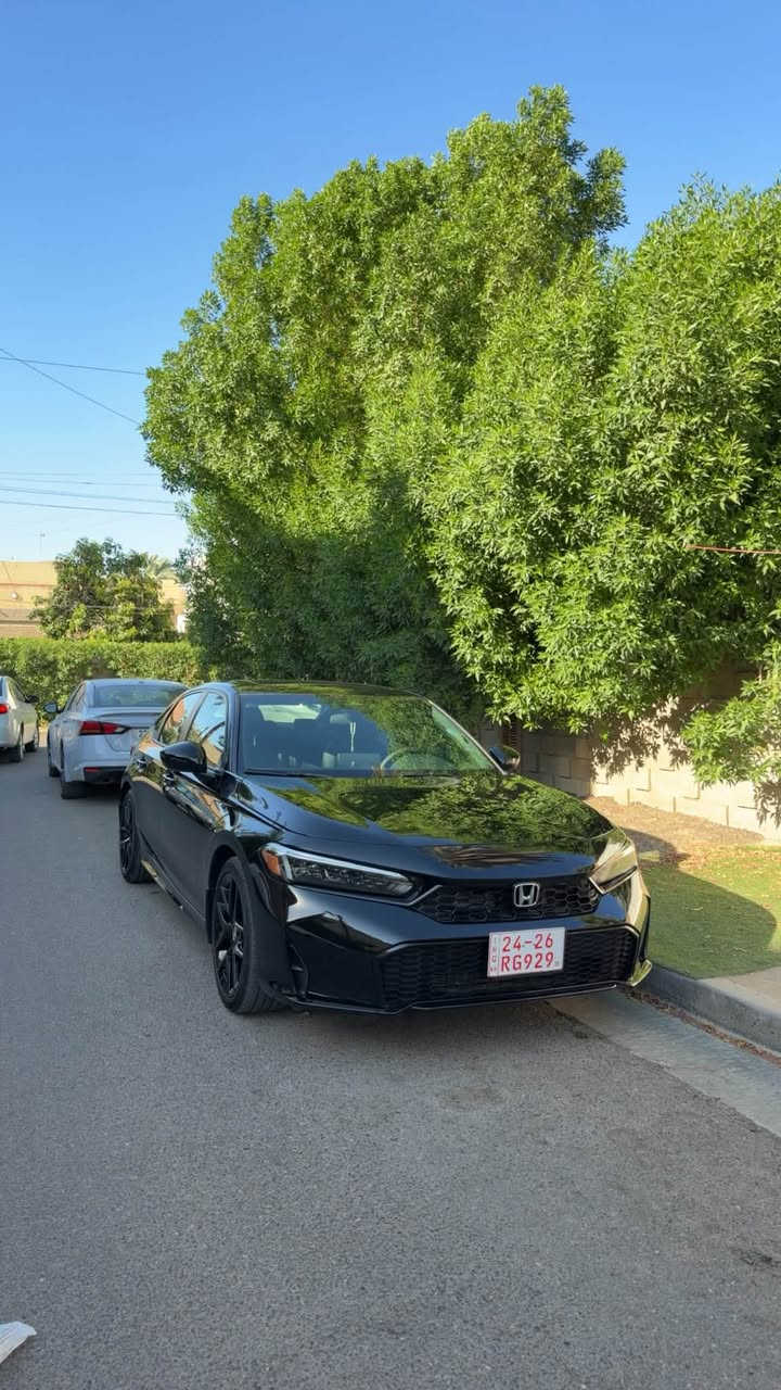 السلام عليكم
للبيع هوندا سيفك سبورت هايبرد موديل 2026 كلين تايتل بدون صبغ 

Honda Civic Sport Hybrid 2026

إذا تدور على سيارة تجمع بين القوة + التوفير + الشكل الرياضي هذا اختيارك الافضل 

ملاحظة ( السياره كلين تايتل بدون صبغ فقط بارد بالجاملغ الخلفي و بقبق الجنطه.  يعني السياره بيها فقط بارد على كد شبرين 

موديل: 2026  يجي بيها بصمتين 🔑
ماشيه : 9500 ميل اخت الزيرو
 فئة: Sport Hybrid (أعلى فئة رياضية هايبرد)
 قوة: 200 حصان — أداء قوي وسحب ممتاز
⛽ صرفية: اقتصادية جداً 
 كير  أوتوماتيك e-CVT ناعم جداً
 دفع أمامي (ثبات عالي + قيادة مريحة)

✨ المواصفات الكاملة:
✔️ شاشة كبيرة + Apple CarPlay & Android Auto
✔️ كاميرا خلفية + حساسات أمامية وخلفية
✔️ مثبت سرعة + نظام الحفاظ على المسار
✔️ وضعيات قيادة (Sport / Normal / Eco) 
✔️ فتحة سقف
✔️ جنوط رياضية 18 إنج
✔️ تشغيل بصمة + دخول ذكي
✔️ نظام Honda Sensing (أمان متكامل)

✔️ سيارة شبه جديدة بحالة الوكالة
✔️ هدوء + راحة + عزل ممتاز
✔️ شكل رياضي حديث يلفت النظر
✔️ بدون مشاكل نهائياً وجاهزة للفحص
✔️ عدد مفاتيح السياره 2 بصمتين 🔑

السياره رقم كاتي تترقم اربيل وبعد بيها 80 يوم تكدر تمشي بيها 

📍 الموقع: بغداد حي الجامعة 

📞 للتواصل: ( ***********)

🚨 ملاحظة: السيارة نظيفة جداً، ما تحتاج أي صرف…اخت الزيروو
