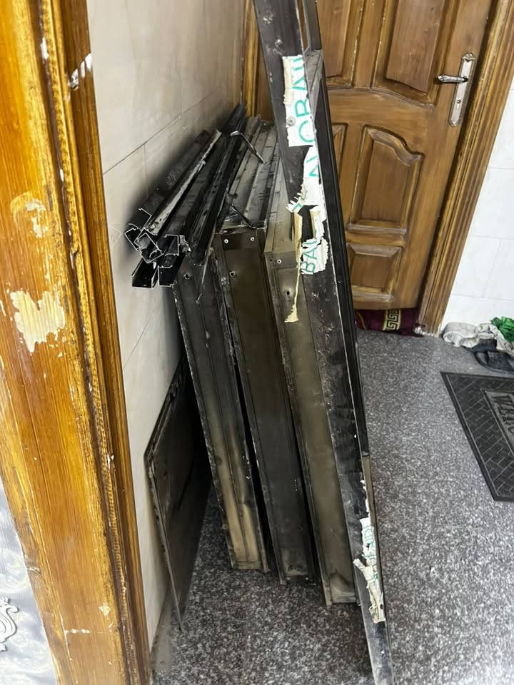 شبابيك ألمنيوم سلايت للبيع
100 ارتفاع / 125 عرض
عدد 3
شباك ألمنيوم 190 ارتفاع / عرض 150
شلع 200 الف 
*********** كربلاء - البوبيات
