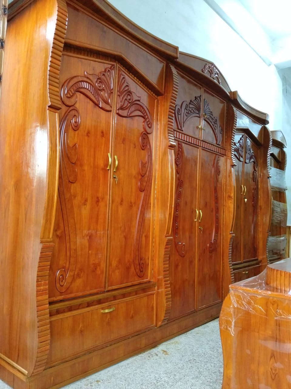 السلام عليكم غرفة للبيع 6باب طابقين صاج داخل خارج حطاطه توصاه غرفه فول ضخامه نظيفه السعر 850 الف وبيه مجال العنوان كاطون الرازي شارع ابو رباح قرب جامع أسماء الله الحسنى مزاد ابو كرار الغريباوي ***********
