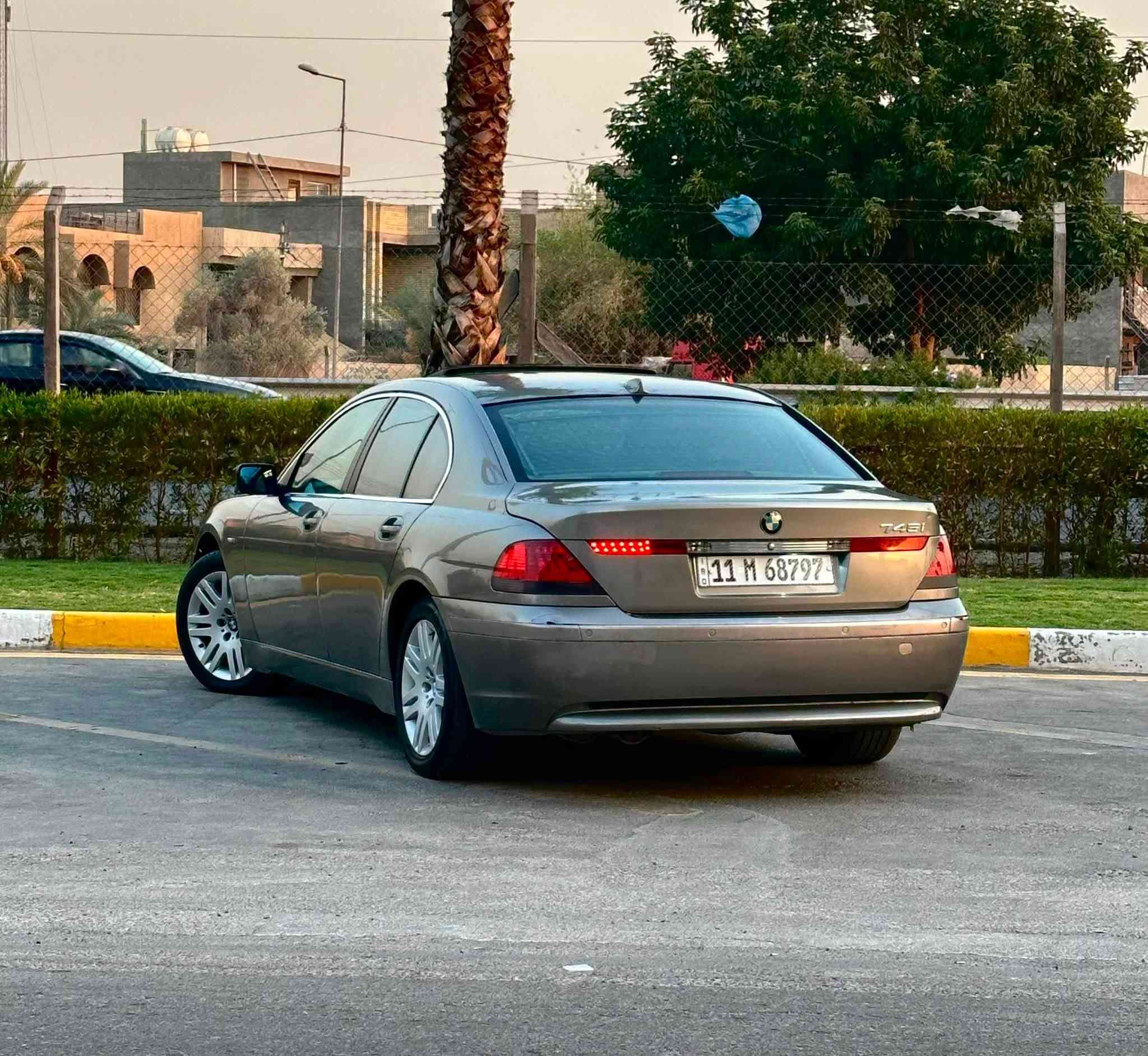 سلام عليكم
للبيع بي ام باخره حجم 745 موديل 2002 
ضرر فقط جوملغ امامي ومصبوغه عام جماليه فقط بدون ضربه
رقم بغداد نكليزي بسمي. 
اخوان سياره كير مكينه صدر تخم تاير كله جديد
كهربائيات مابيها كلوب طافي كله ع شركه 
سياره فول الفون ميحتاج اذكر مواصفات لأن متخلص
سياره ع وضع شركه وتجي وتشوف بعينك 
سعر 100 وبيها مجال للشراي مكان سياره بغداد قرب نفق شرطه حي الجامه رقمي *********** خاص ماجاوب فقط ع رقمي وبي وتساب.
