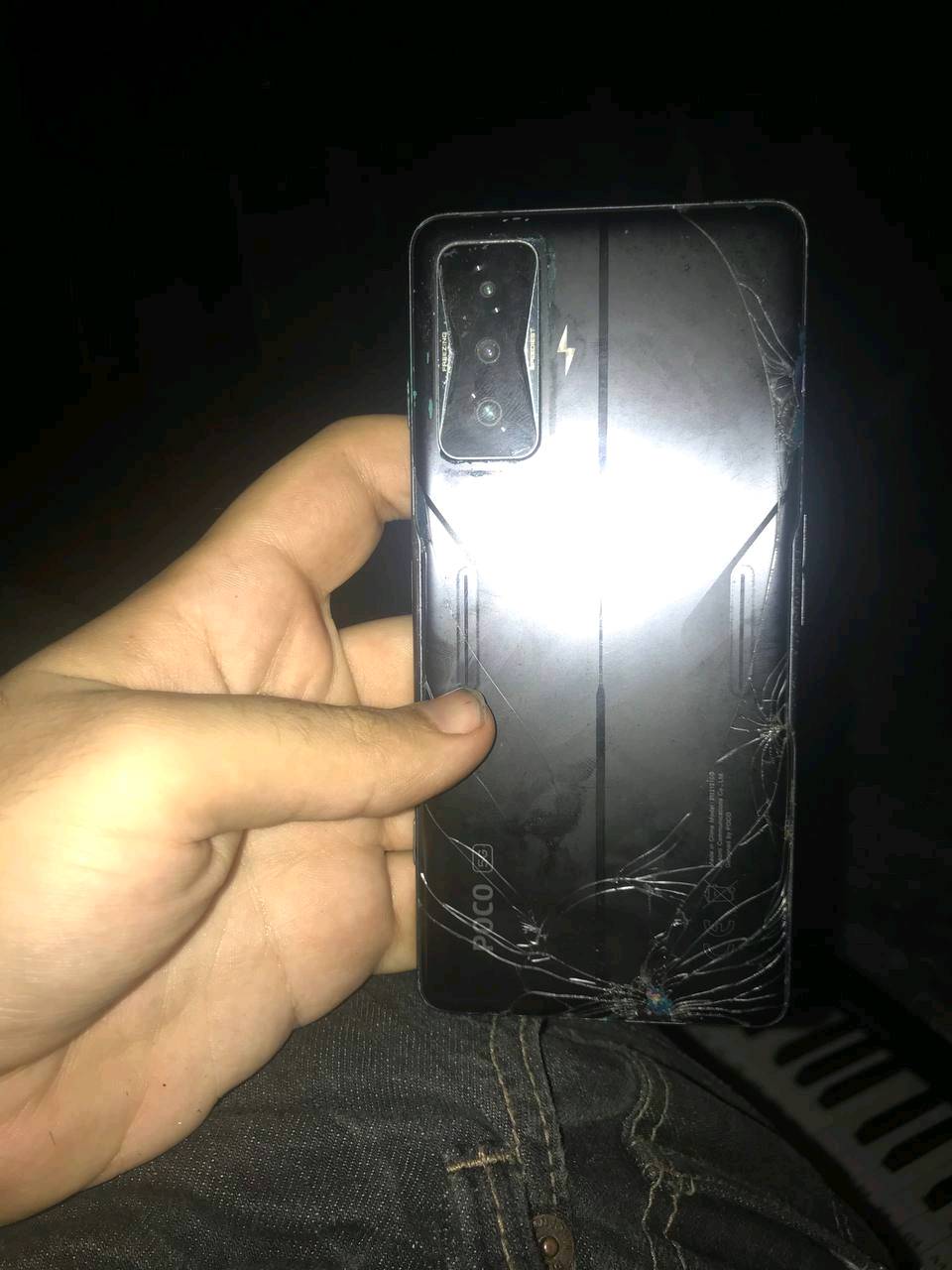 Poco f4 gt بي فطور خفيفه مبدل بطاريه اصليه256/12 
وايفون 7s مبدل بطاريه وبي فطور بالشاشه 128/8
ممكن توضحلنا الموديل بالضبط للآيفون، تقصد iPhone 7 لو 7 Plus لو شنو؟ لأن مكتوب 7s وما هو شائع، حتى يكون الإعلان واضح للمشترين.: 
iphone 7s 
وين موقعك/المحافظة؟ وإذا تريد تبيعهن سوا لو كل جهاز وحده هم تكدر تذكر هالشي.: 
بغداد اعظميه 
بالنسبة للـ Poco F4 GT: الفطور الخفيفة بس بالظهر لو بالشاشة هم؟ والكاميرات، السماعات، المايك، والبصمة شغالين زين لو بيهن أي مشكلة؟: 
مابيهن أي مشكلة 
البطارية المبدلة أصلية 100% لو تجارية/مستعملة؟ وهل عدكم شاحن أو ملحقات ويا الأجهزة لو بس جهاز؟: 
اصليه
بالنسبة للأسعار: شكد تريد لكل جهاز بشكل منفصل، وهل تقبل بالمساومة لو تريد بيع نهائي؟: 
اريد مراوس وثنينهم 200
