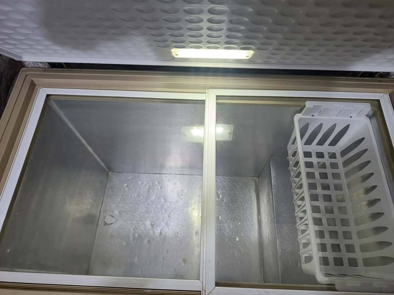 مجمدة جديدة للبيع استعمال قليل السعر 375الف وبيها مجال حق الجية للأستفسار *********** المكان كربلاء الجاير
