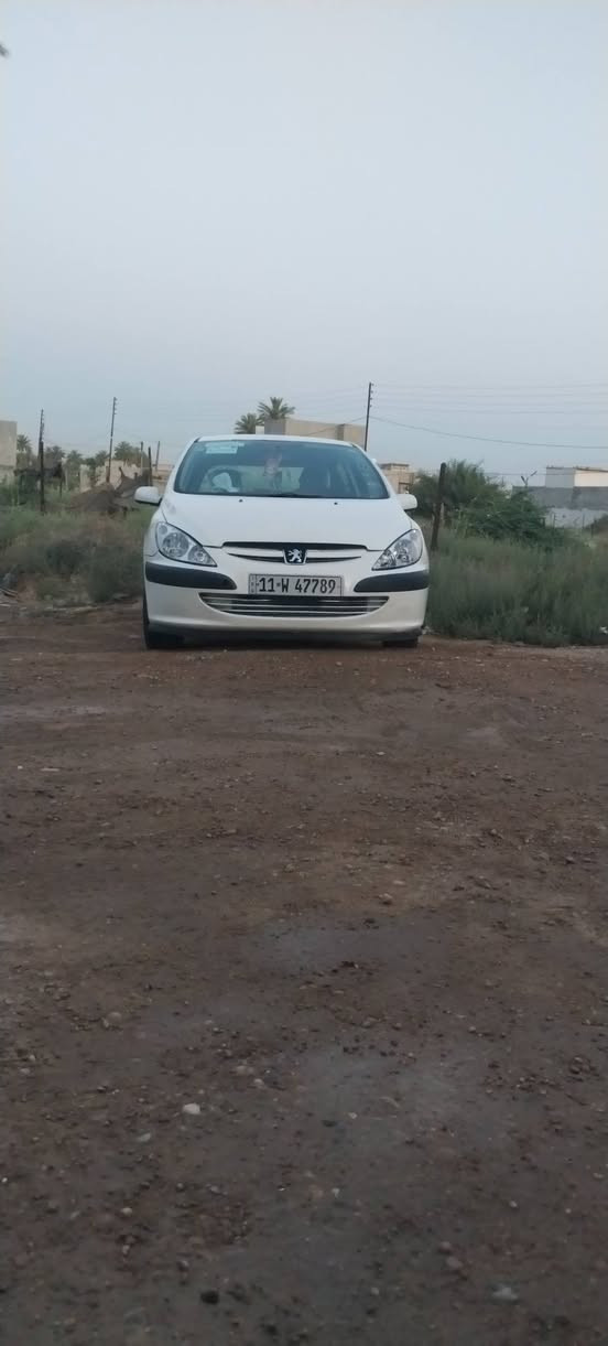 السلام عليكم بيجو فرنسي ٢٠٠٥ نبريد شغال محرك خير من لله كير مكفول بيها قطع صبغ ابيع احزام  سعر ٤٥ ورقة بيها مجال قليل رقم***********
