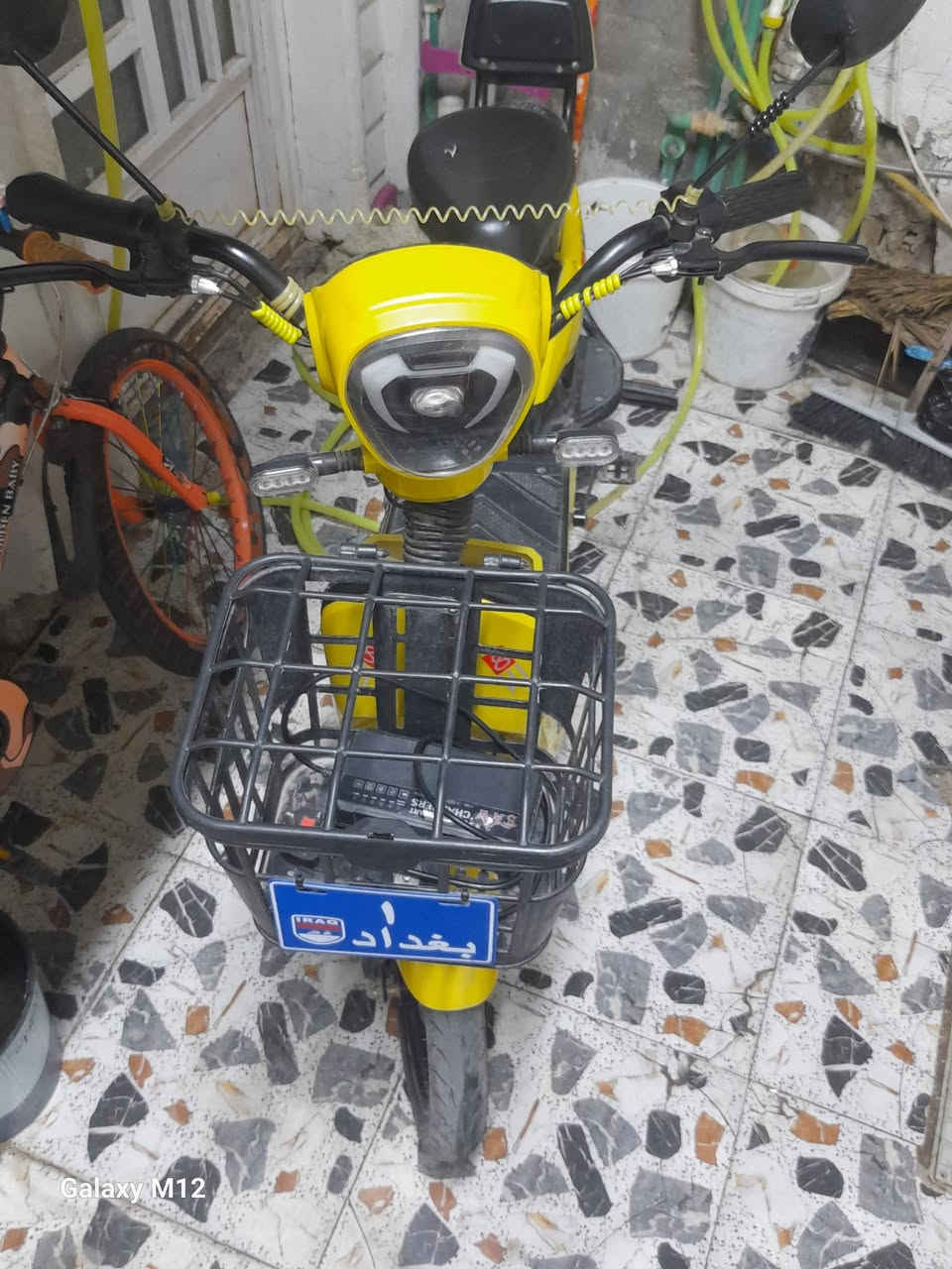 دراجه شحن جديده شغاله البيع السعر ٢٠٠ مكاني الشعله حي الجوادين ***********

نص مكتوب في الصور:
- Galaxy M12