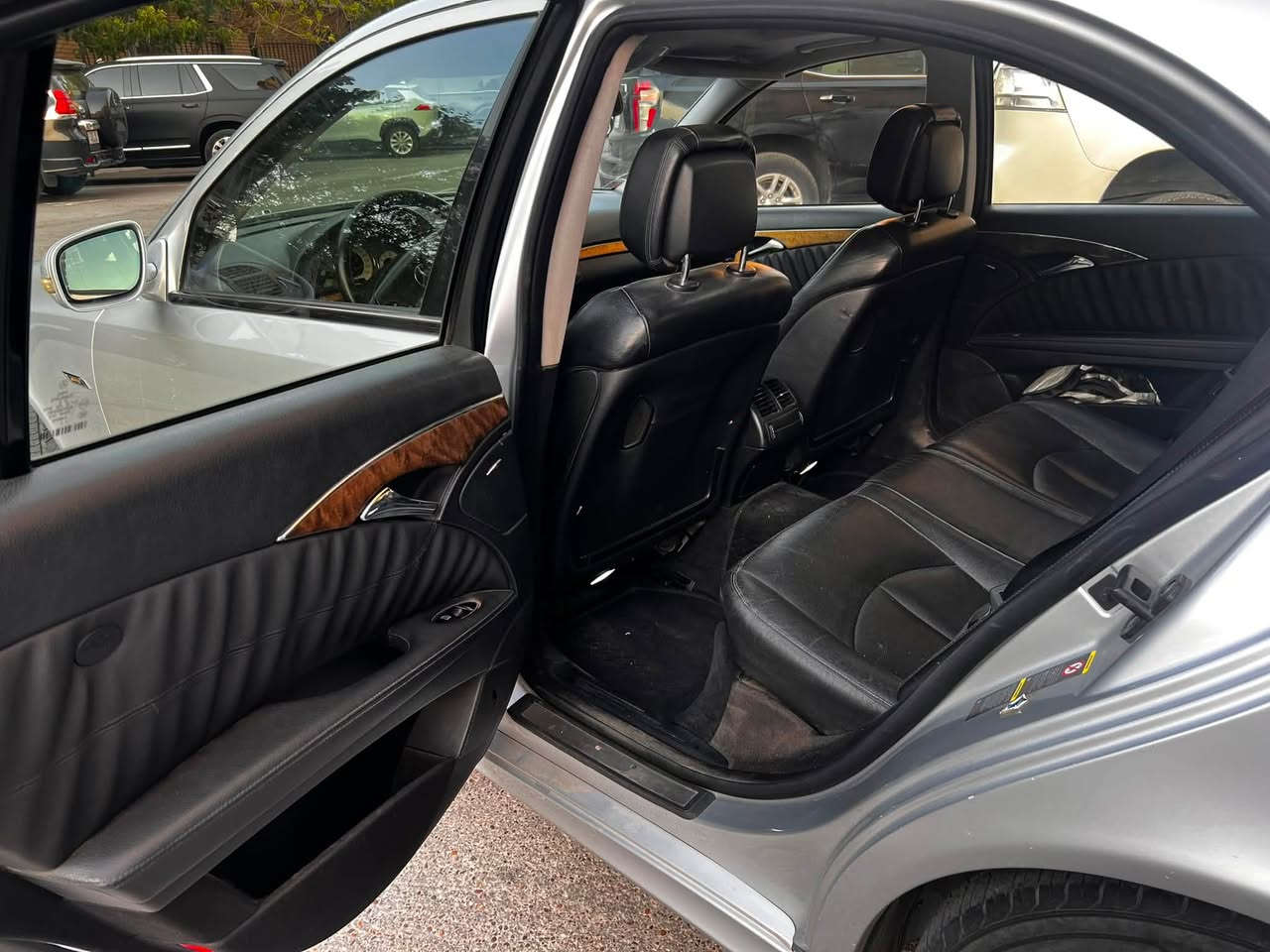 مرسيدس E350  موديل 2007 افنكارد
سيارة وارد  ياباني
لون سلفر 
فول مواصفات 
صبغ باب السائق فقط 
جاهزة السياره مابيها اي ملاحظات 
السعر  125 $
مكان السيارة بغداد - اليرموك 
للاستفسار  الاتصال ***********
غير متواجد على الفيس
