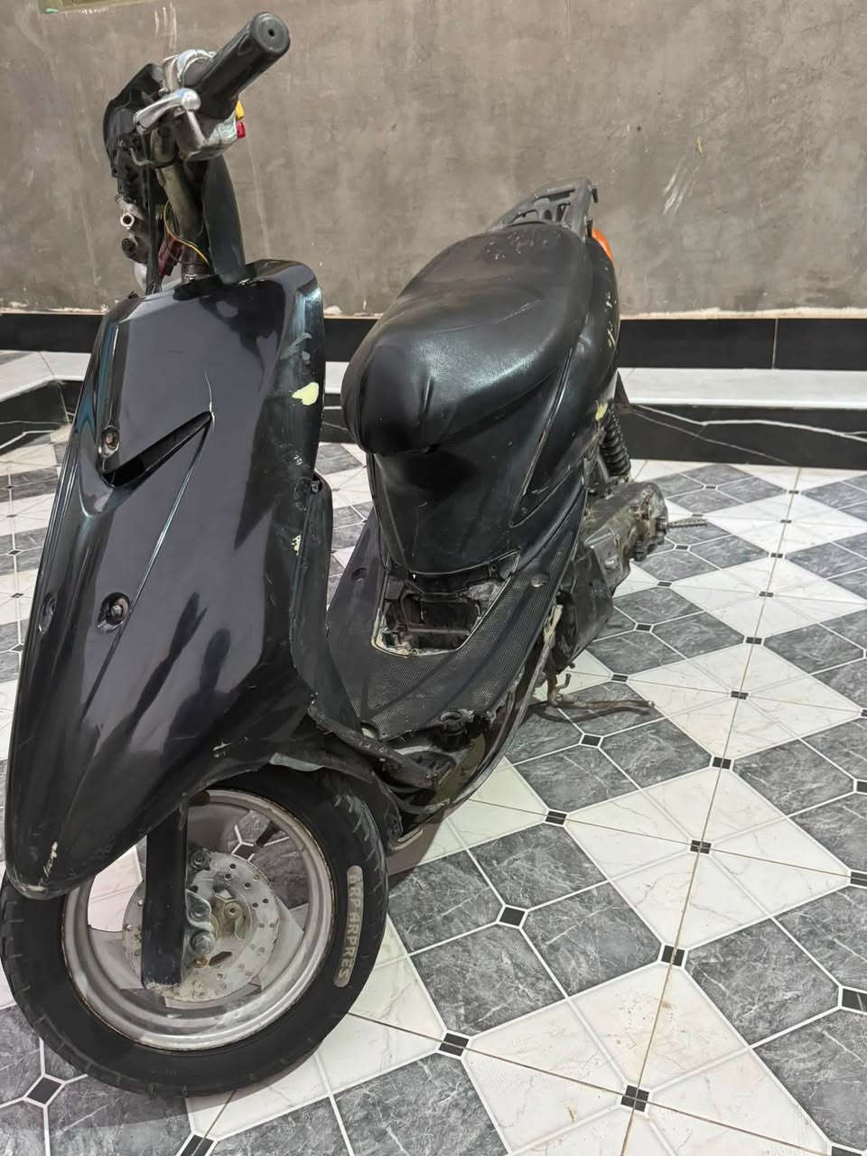 سلام عليكم دراجه عصفوري للبيع نضيفه وحلوه جاهزه هندر واحد شرط شلعه ومعدل حلوه 
سعر 150 وبيه مجال مكان ناصريه 
***********
