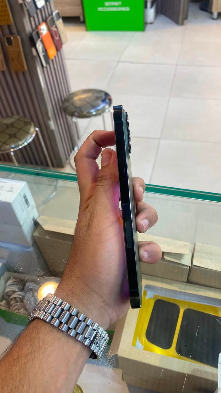 13 برو ماكس ذاكره 256 بطاريه 100 اصلي سعره 625 عنوان سيديه ***********
