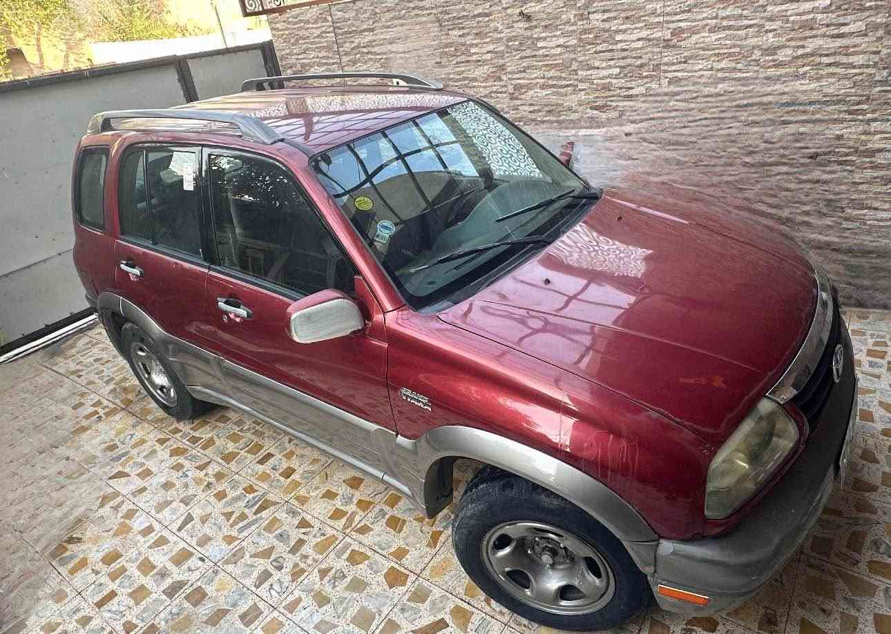 نوع السيارة: سوزوكي (Grand Vitara / Vitara) 
اللون: أحمر ماروني (عنابي) مع دعاميات رمادية 
الموديل: سنة الموديل،2001
الرقم: سليمانية /
المحرك: [كامري/ 4 سلندر]
الكير: [أوتوماتيك 
منظومة الدفع: [دفع رباعي 4x4 / دفع خلفي]
 السيارة جاهزة للاستخدام. 
💰 السعر: [60 ورقة 
📍 المكان:  كركوك /
بطاقة بانزين كركوك
📞 للتواصل والاستفسار: *********** كركوك, العراق
