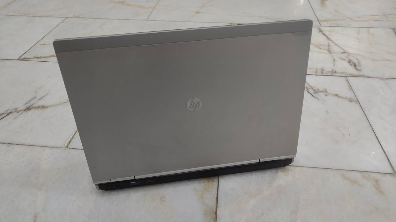 السلام عليكم
💻 لابتوب HP للبيع - بحالة ممتازة وجاهز للاستخدام مع شاحنتها وجنطة حاسبه جديده. 
​المواصفات:
​الماركة: HP
​المعالج: رباعي النواة بسرعة تصل إلى 2.60 GHz
  
​الذاكرة (RAM): 4 GB (قابلة للتطوير)
  
​الهارد: SSD سريع بسعة 120 GB (محدث حديثاً لضمان السرعة)
  
​البطارية: تبقى 1 - 3 ساعه
​المميزات:
​هارد SSD جديد يعطي سرعة ممتازة للتشغيل والتصفح والبرامج.
  
​مثالي للدراسة، الأعمال المكتبية، والتصفح اليومي. 
م/ الصوت مو كلش قوي يعني فد مشكله طفيفه
م/ الك حق استرجاع لمدة يوم كامل 

​السعر: ( 200 الف فقط ) 
للتواصل: واتساب *********** 
او علق بـ تم واراسلك خاص 

عنواني ذي قار الرفاعي 

للمعلومه الذكاء الاصطناعي اقترح لي سعرها 250 الف
