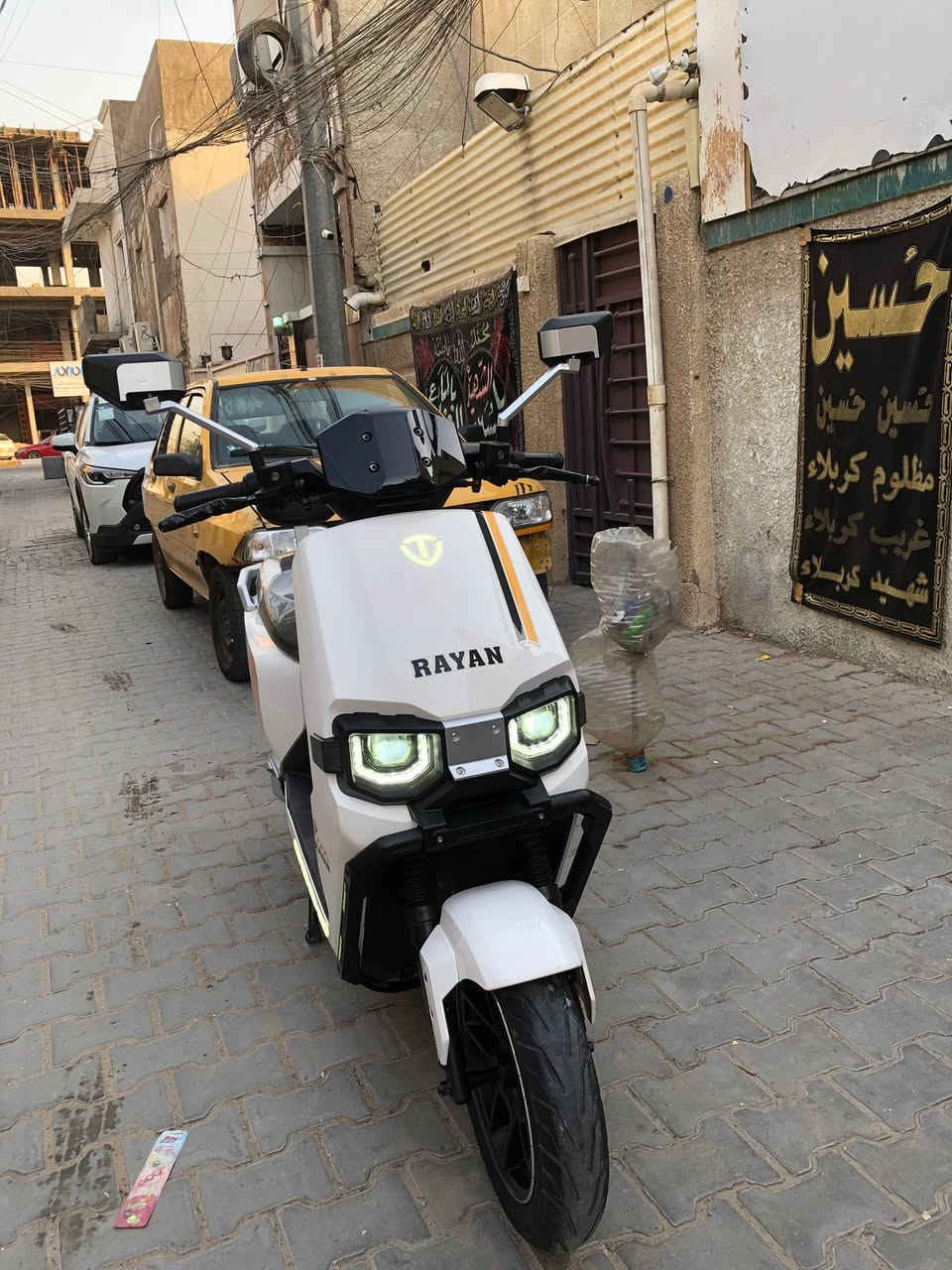 السلام عليكم
دراجة جديدة على بلاد 

ممبدل بيه شي 

كفالة عامة 

بطاريات مبدلة جديد البارحة المكان الحرية للاتصال *********** السعر مليون وخمسين حبايب الدراجة جديدة
