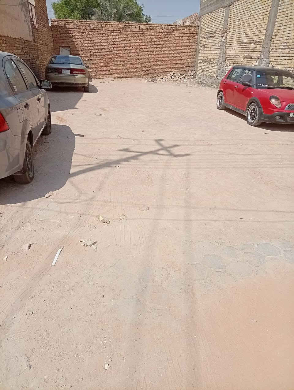 للبيع عرصه ٢٠٠م على شارع ٢٠ في حي الوفاء تباع كلها او نصف منها موقع جيد للاستفسار ***********
