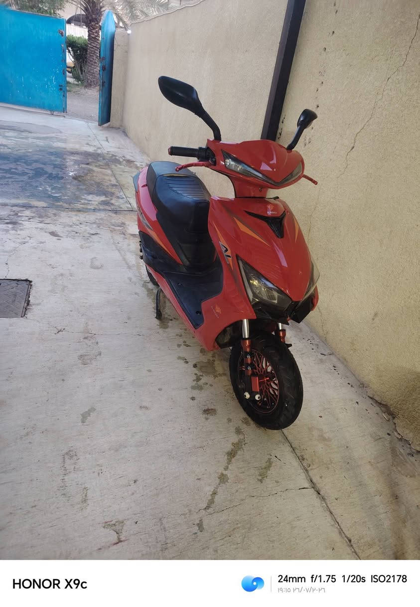 السلام عليكم 
دراجه نضيفه مستعمله للبيع 
المواصفات 
سكنس شحن
 بطاريات عدد ٦
بصمه 
العنوان بغداد الراشدية
السعر خاص او الاتصال على الرقم ***********
