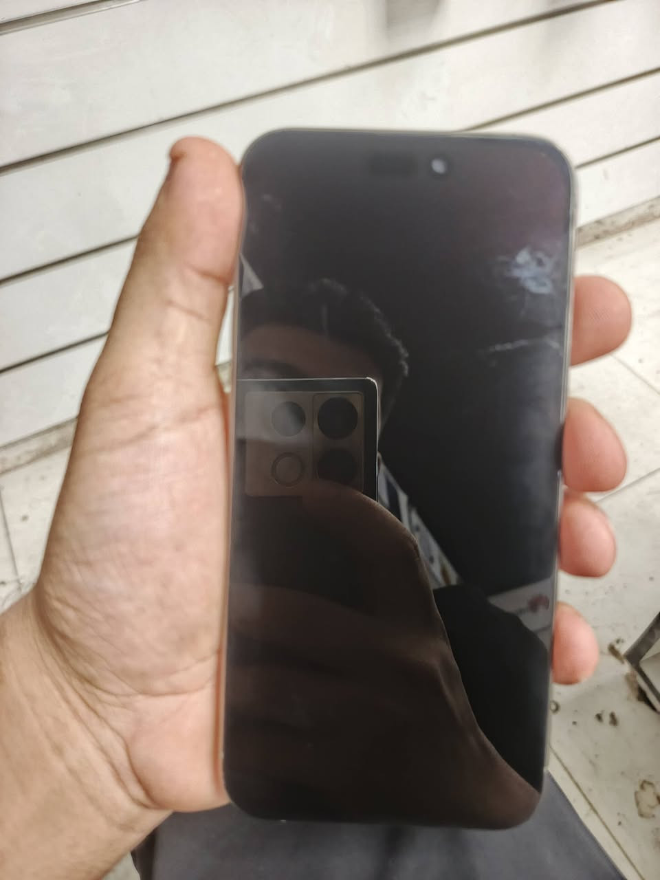 سلام عليكم ١٥ برو ماكس مبدل شاشه  أفضل نوعيه وكاميرات قطعه اصليه تقره بطاريته ٨٧
سعره ٦٢٥ وبي مجال 
***********
