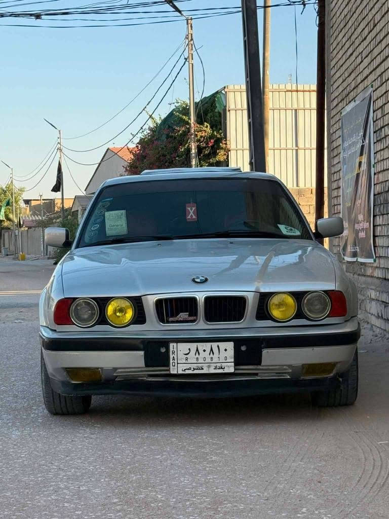 BMW 535 AC Schnitzer 1993
قبل كل شي كفاله من ضربة الجاكوج والشخطه صبغ عام جماليه 
اصل بليته 535
محرك 35 مفتوح جديد لا تنقيص لا تبخير لا نفخ 
كير الماني سلس كلش بدون تاخير 
اكسل m5  2٫92 رونك كلش ناصي 
تبريد قطعتين جديد
عليها ادامه كامله 
حداديه ودبلات جدد
انطلاقه بيها مخيفه جدا 
رون ناصي بالسرعات العاليه يعني 180 رونك 2.5
السياره فول مواصفات 
دبل جكمجه 
دبل ايرباك 
لايت زنون 
معروفه مواصفات AC Schnitzer اعلى فئه 
سنويه لغايه 2029
عليها غرامه 100 الف فقط 
مكانها النجف الكوفه 
مراوس بسياره تكسي او بيع 
سعرها 53 رغم صايره عليه 65 ربي يشهد 
متواجد خاص 
*********** النجف, العراق

نص مكتوب في الصور:
- Meta AI